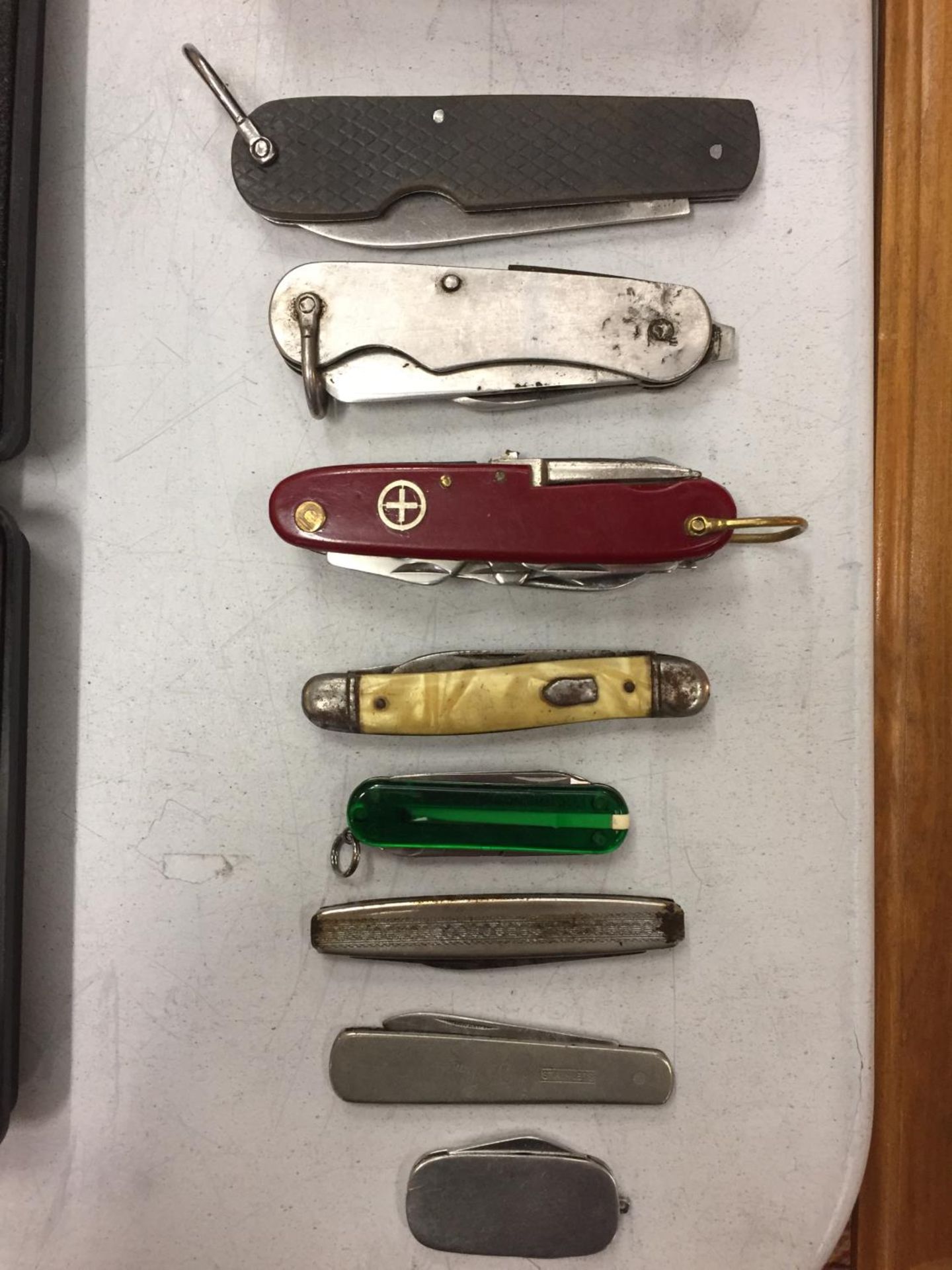 A COLLECTION OF PEN KNIVES - Image 2 of 4