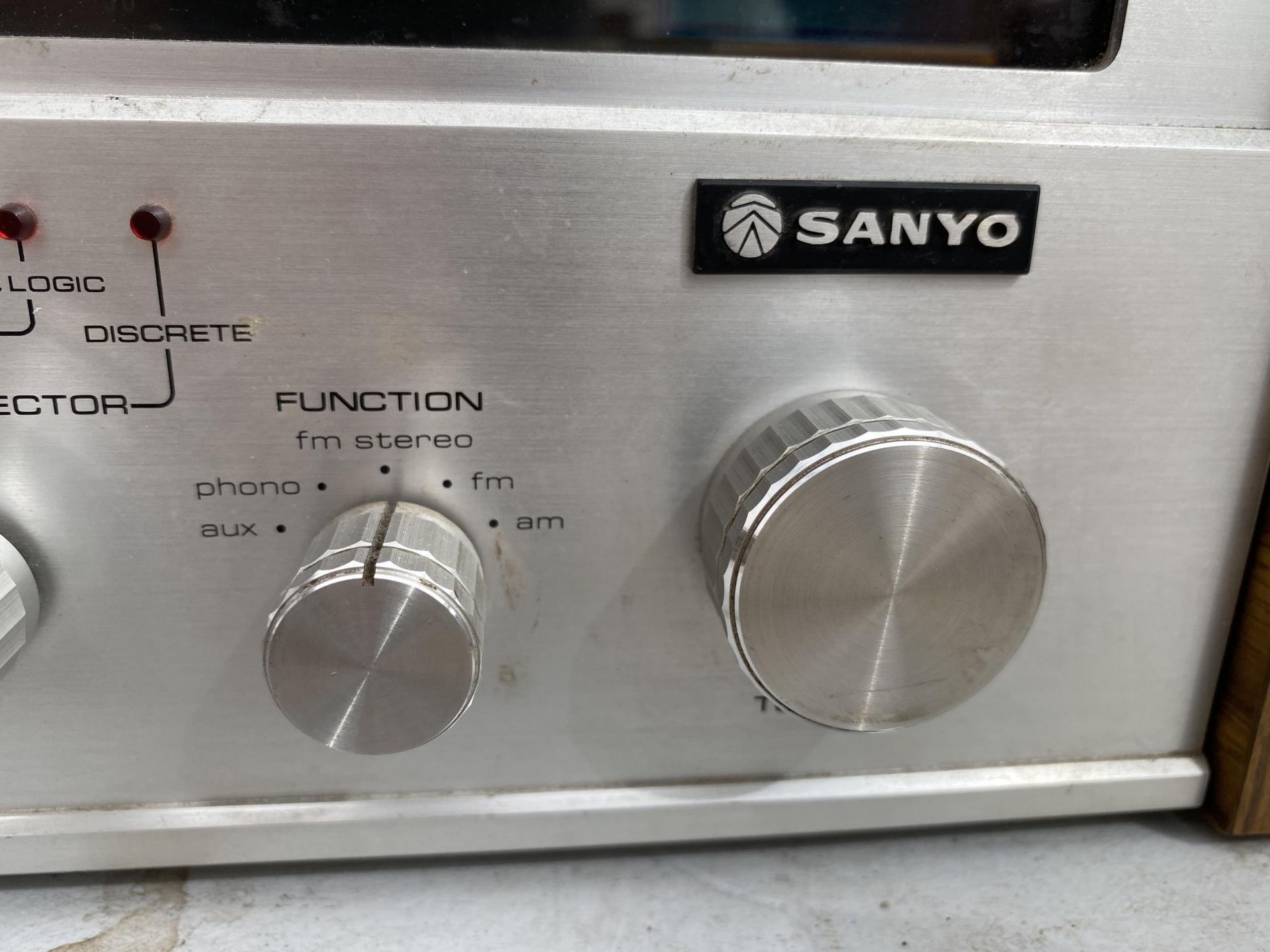 A 120 WATT 4 CHANNEL SANYO RADIO AMPLIFIER - Image 2 of 3