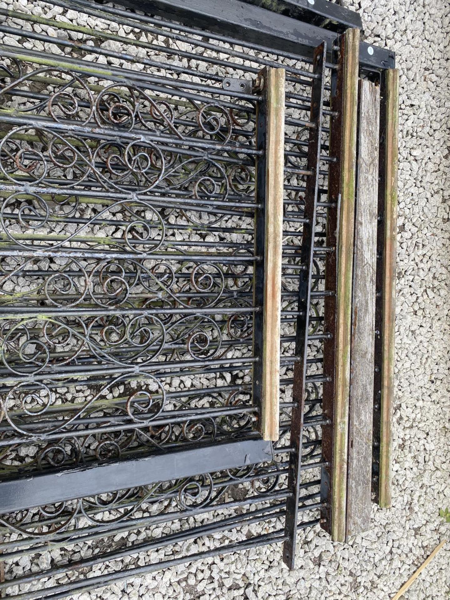 FOUR SECTIONS OF WROUGHT IRON FENCING, A WROUGHT IRON GATE AND FOUR POSTS - Image 4 of 4