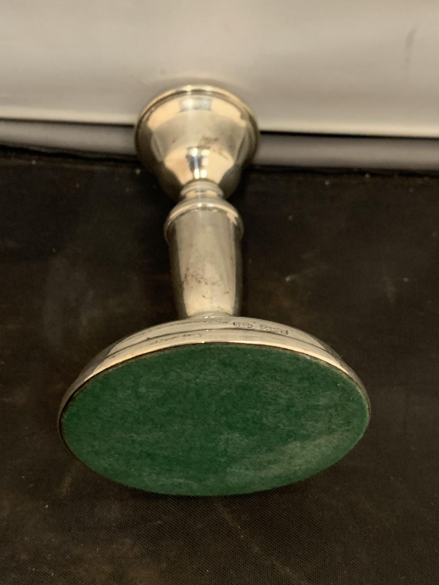 A HALLMARKED BIRMINGHAM SILVER TAPER CANDLE STICK, HEIGHT 11CM - Image 4 of 4