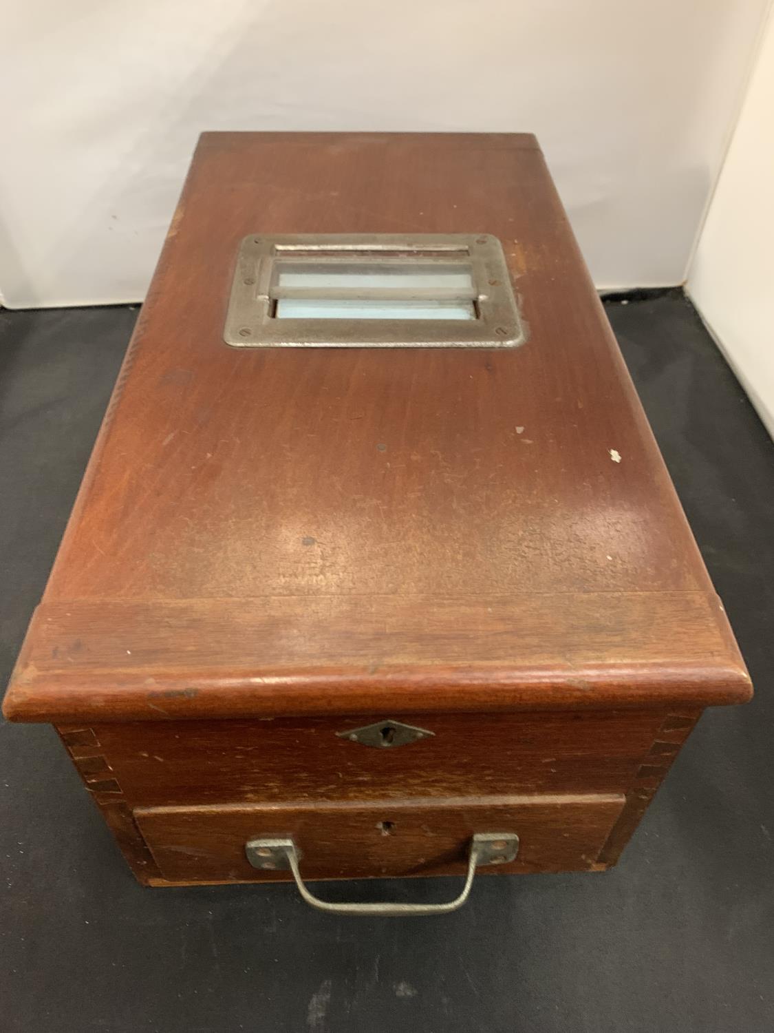 A VINTAGE WOODEN CASH REGISTER/DRAWER WITH WORKING BELL