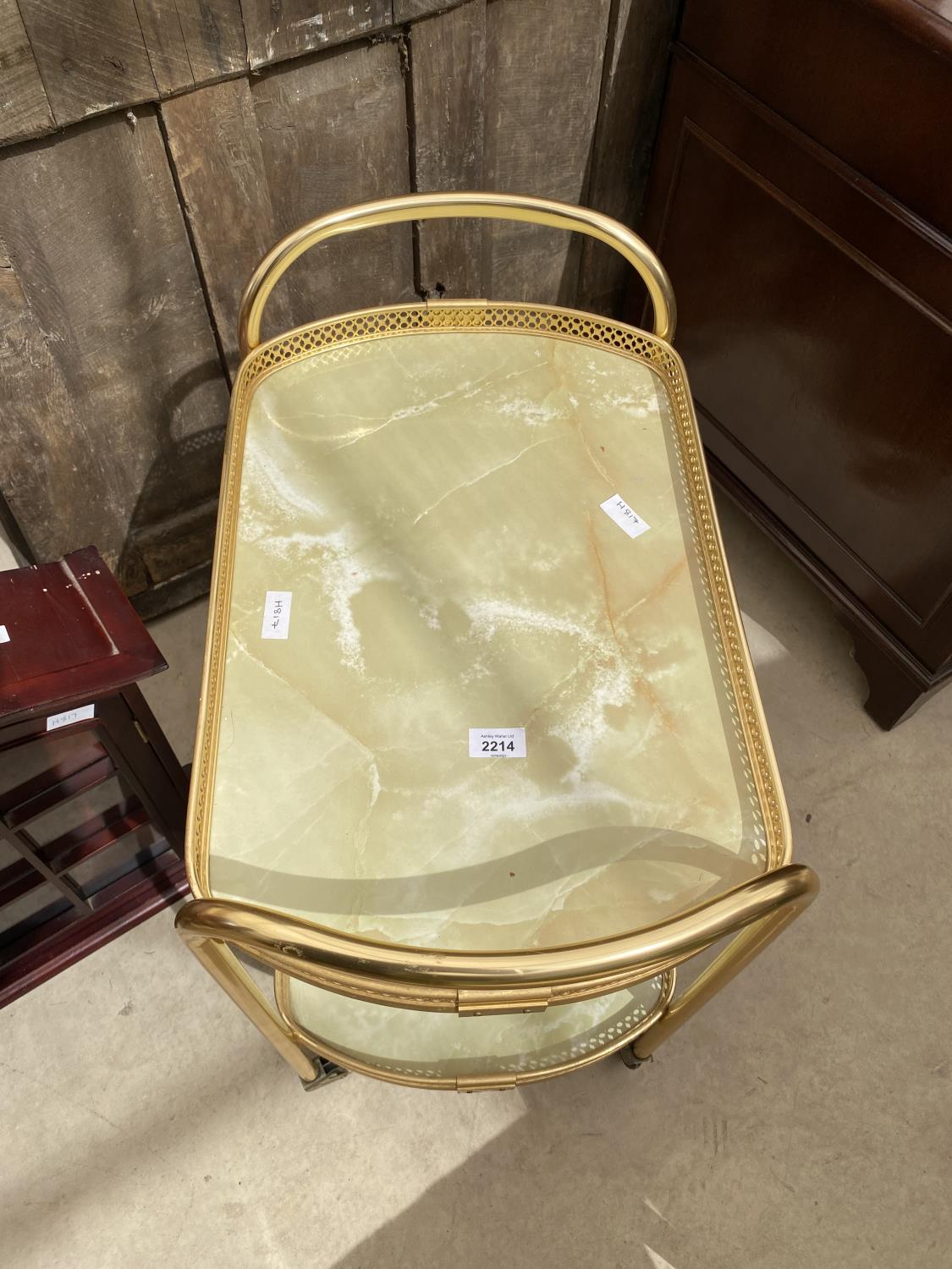 A 1970'S GOLD COLOURED TROLLEY WITH MARBLE EFFECT TILES - Image 2 of 3