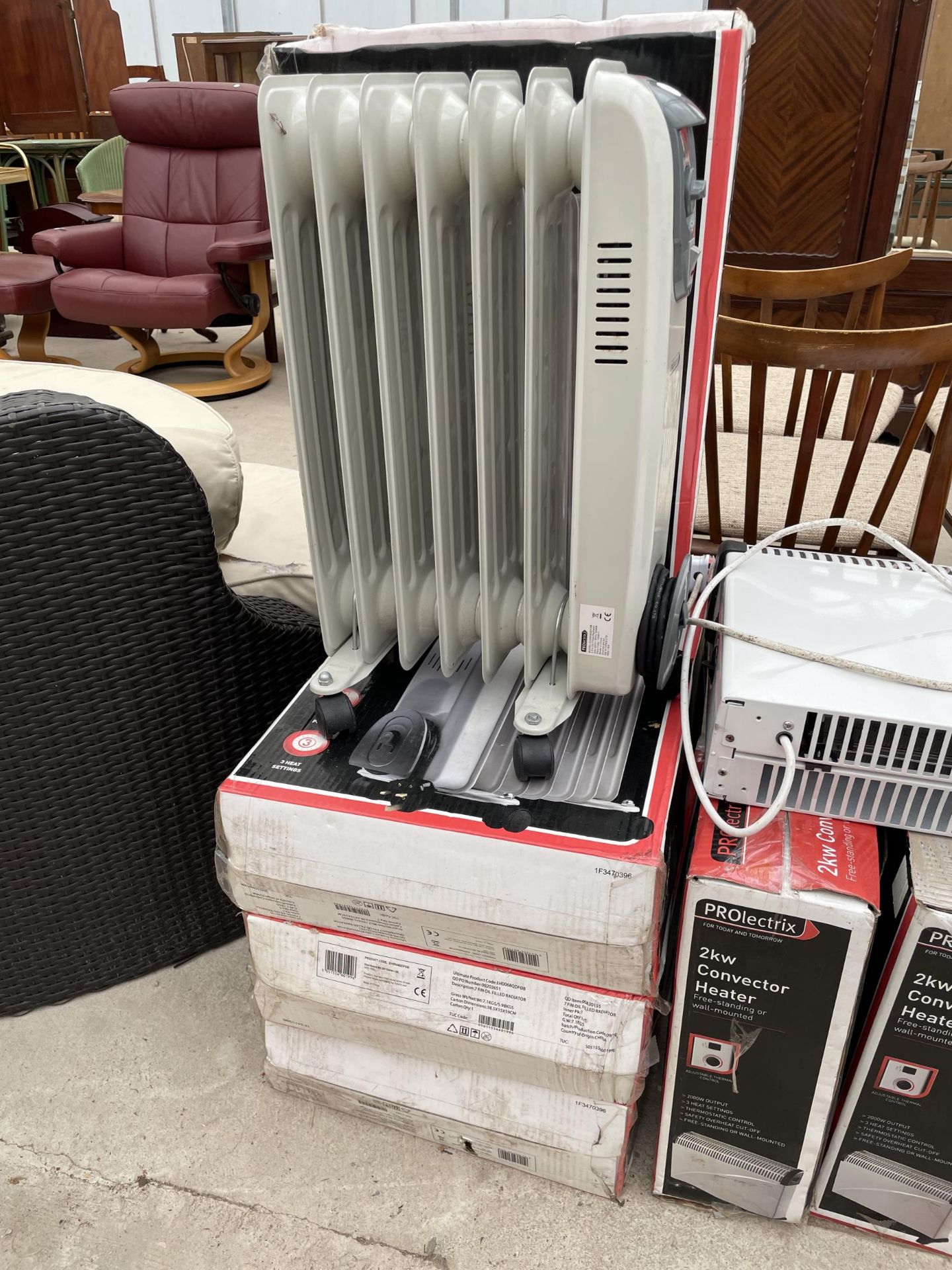 A GROUP OF SEVEN ELECTRIC HEATERS - Image 3 of 4