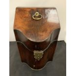 A VINTAGE LIDDED MAHOGANY DESK TIDY/ORGANISER WITH BRASS HANDLES AND HINGES (A/F) HEIGHT 34CM