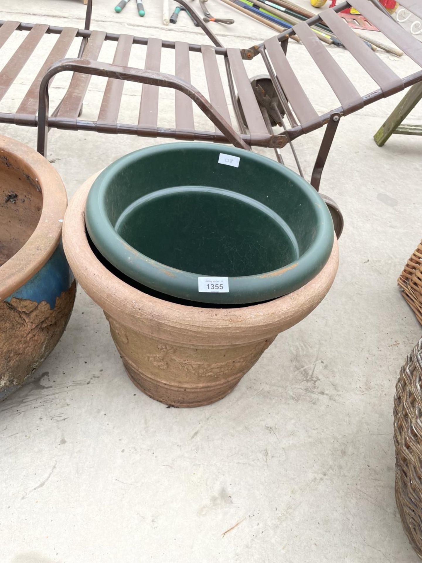 A LARGE CERAMIC PLANTER AND TWO FURTHER PLASTIC PLANT POTS - Image 3 of 3