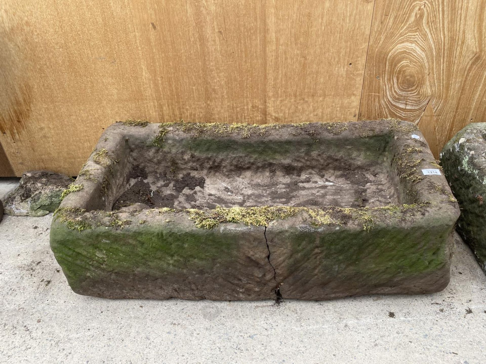 A VINTAGE STONE TROUGH/PLANTER (L:90CM W:45CM PLANT DEPTH:20CM) - Image 2 of 8