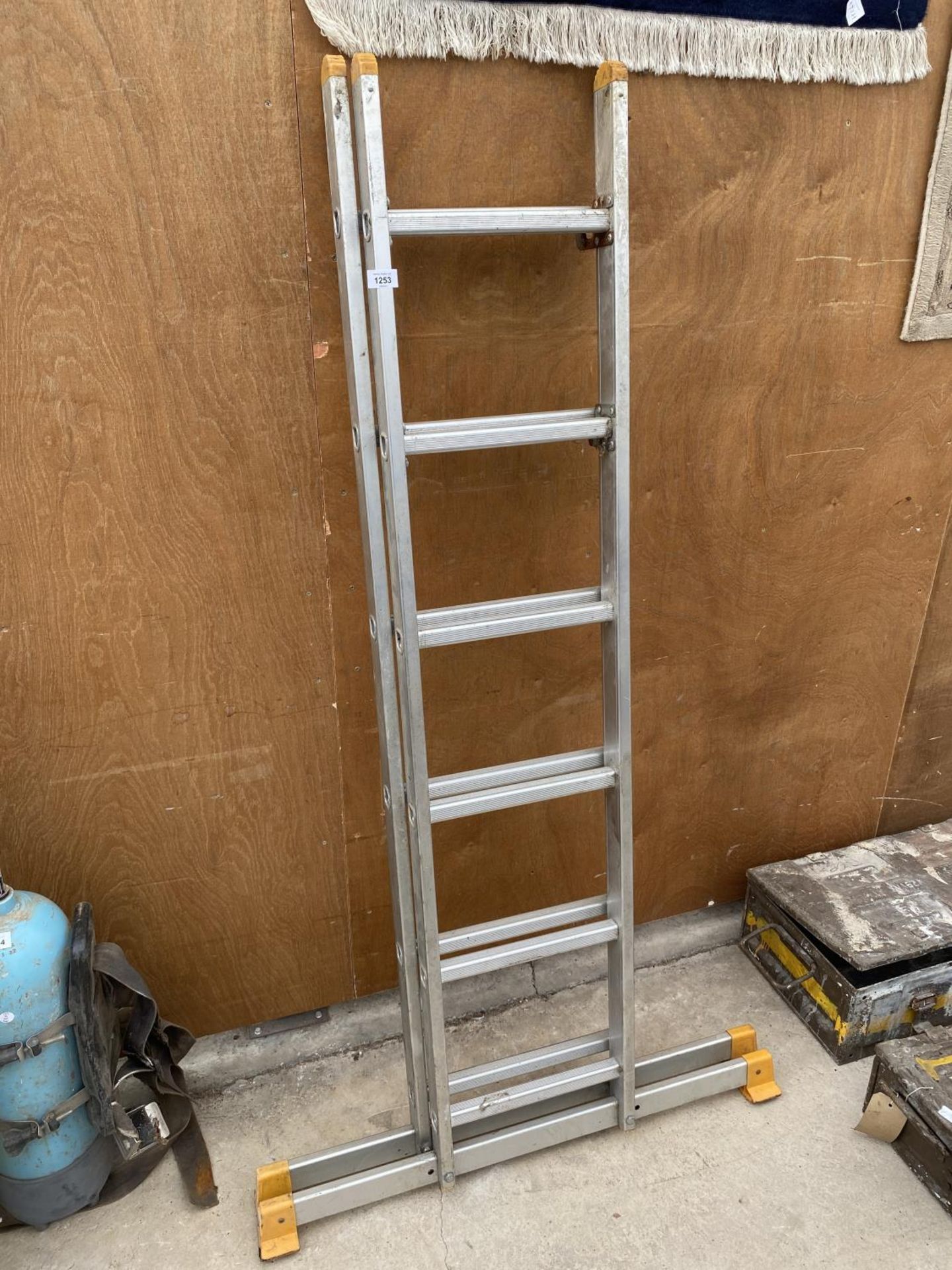 A SET OF EXTENDABLE WORKZONE LADDERS (24 RUNG TOTAL)