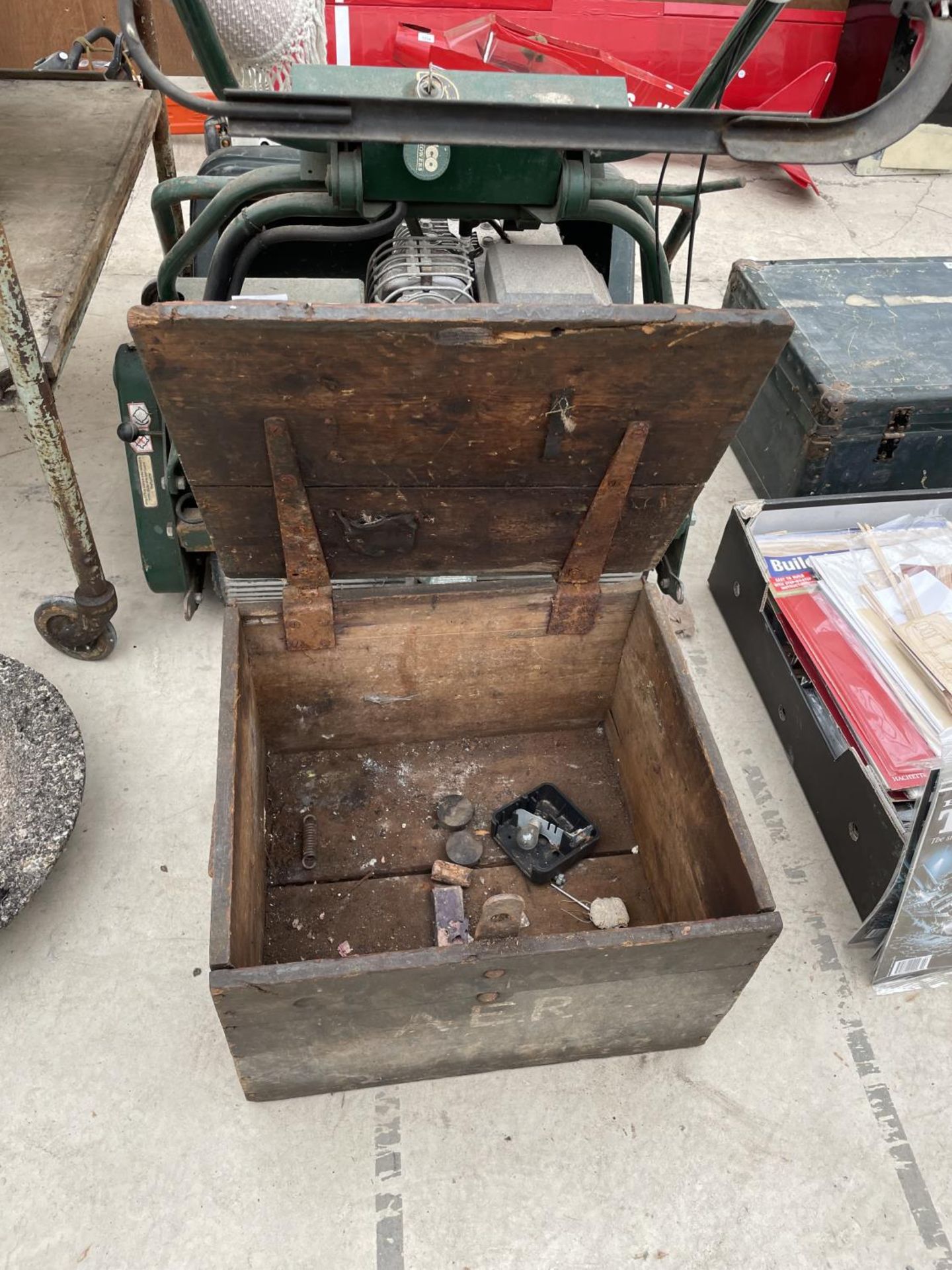 A VINTAGE WOODEN TWO HANDLED CRATE - Image 2 of 3