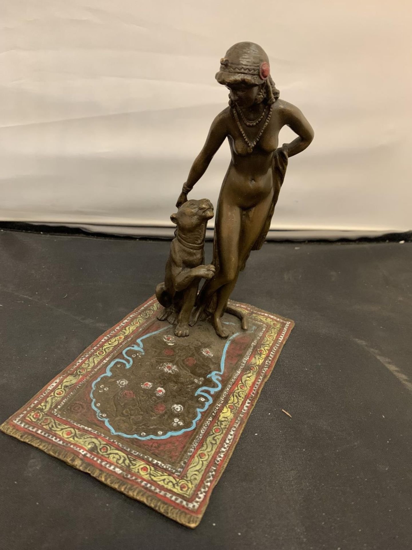 A COLD PAINTED BRONZE OF A NUDE LADY WITH HER LEOPARD LENGTH 16CM