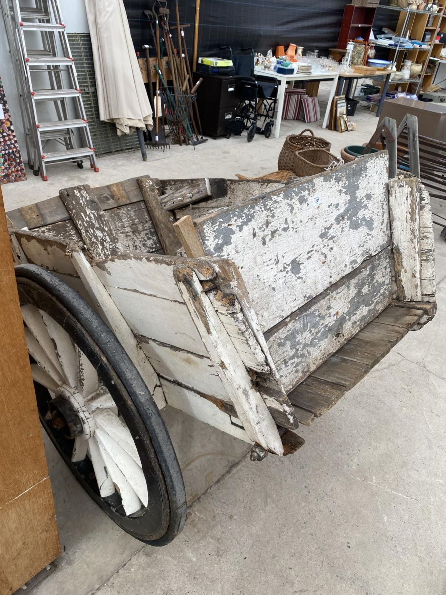 A VINTAGE PAINTED WOODEN MARKET GARDENERS TWO WHEELED TROLLEY WITH METAL BANDED WHEELS AND TWO - Image 9 of 12