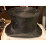 A VINTAGE TOP HAT BY E HEMMING HATTER 16 RAILWAY APPROACH LONDON BGE