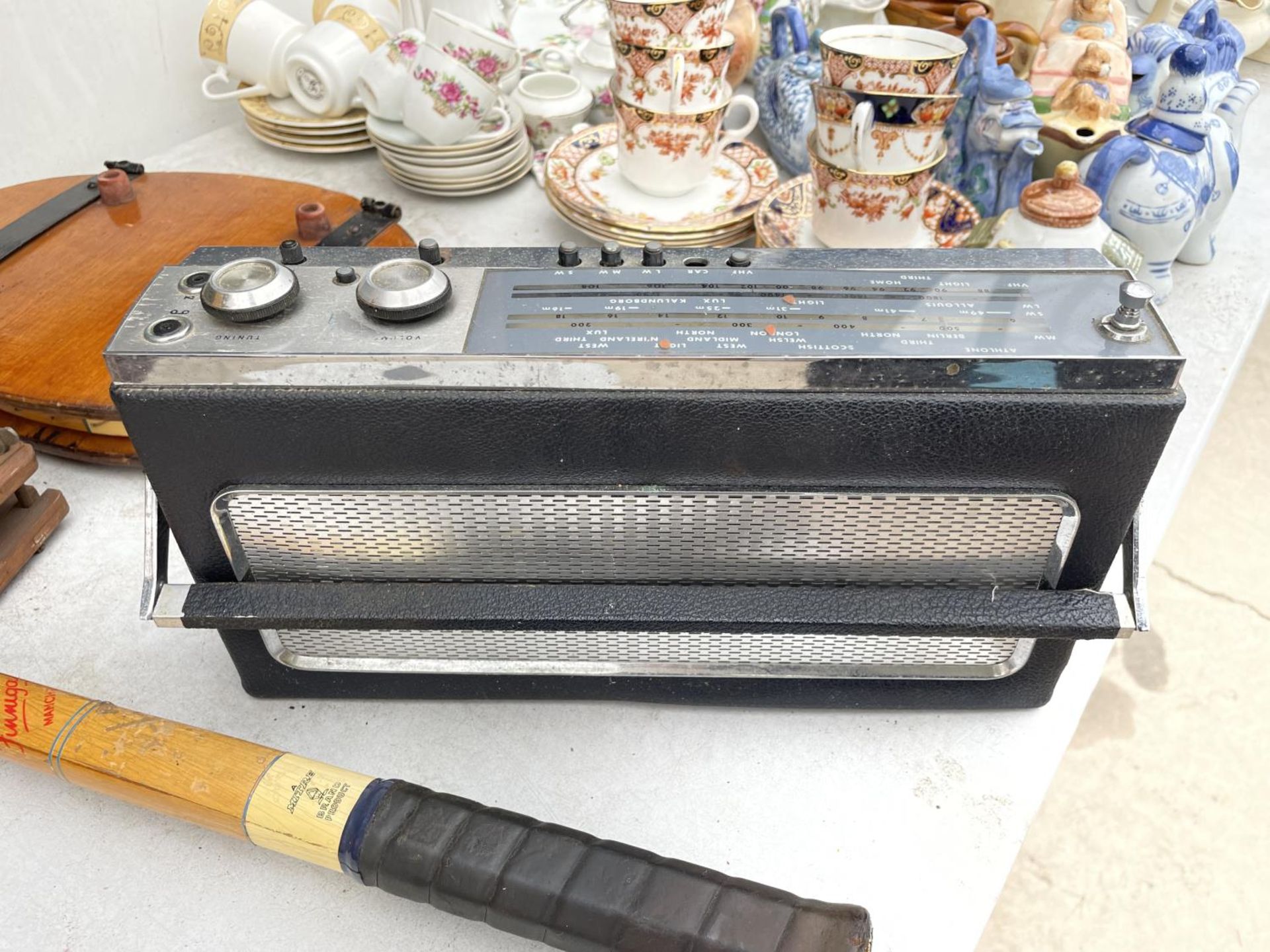 A RETRO/VINTAGE HMV RADIO - Image 3 of 3