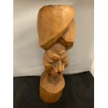 A WOODEN CARVED AFRICAN WOMAN'S HEAD, H-43CM