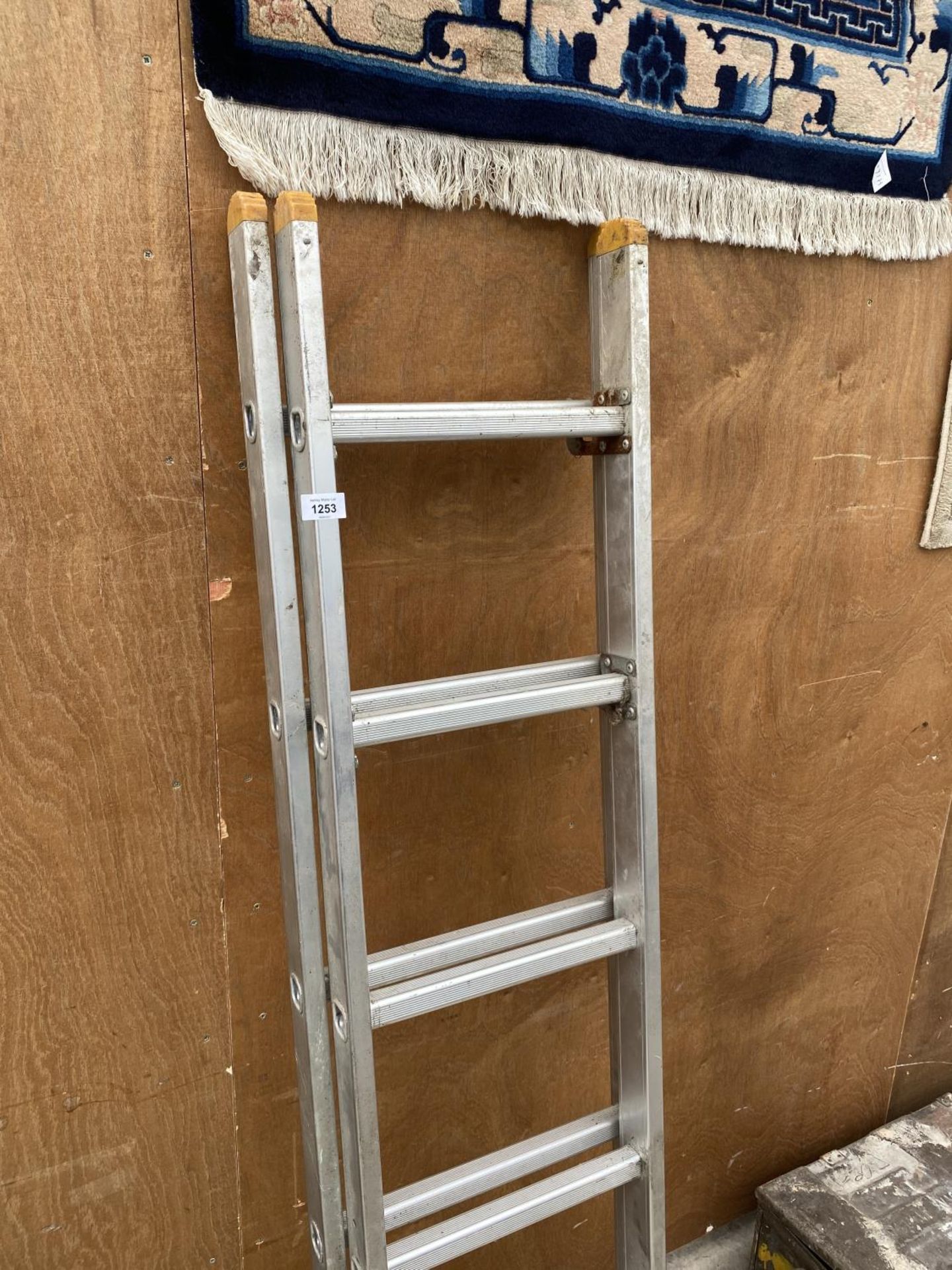 A SET OF EXTENDABLE WORKZONE LADDERS (24 RUNG TOTAL) - Image 3 of 3