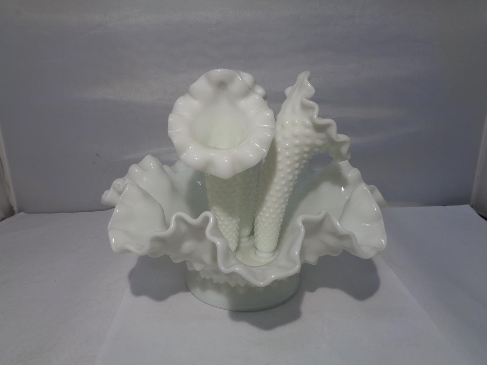 A VINTAGE MILK GLASS HOBNAIL THREE TRUMPET EPERGNE - Image 3 of 4