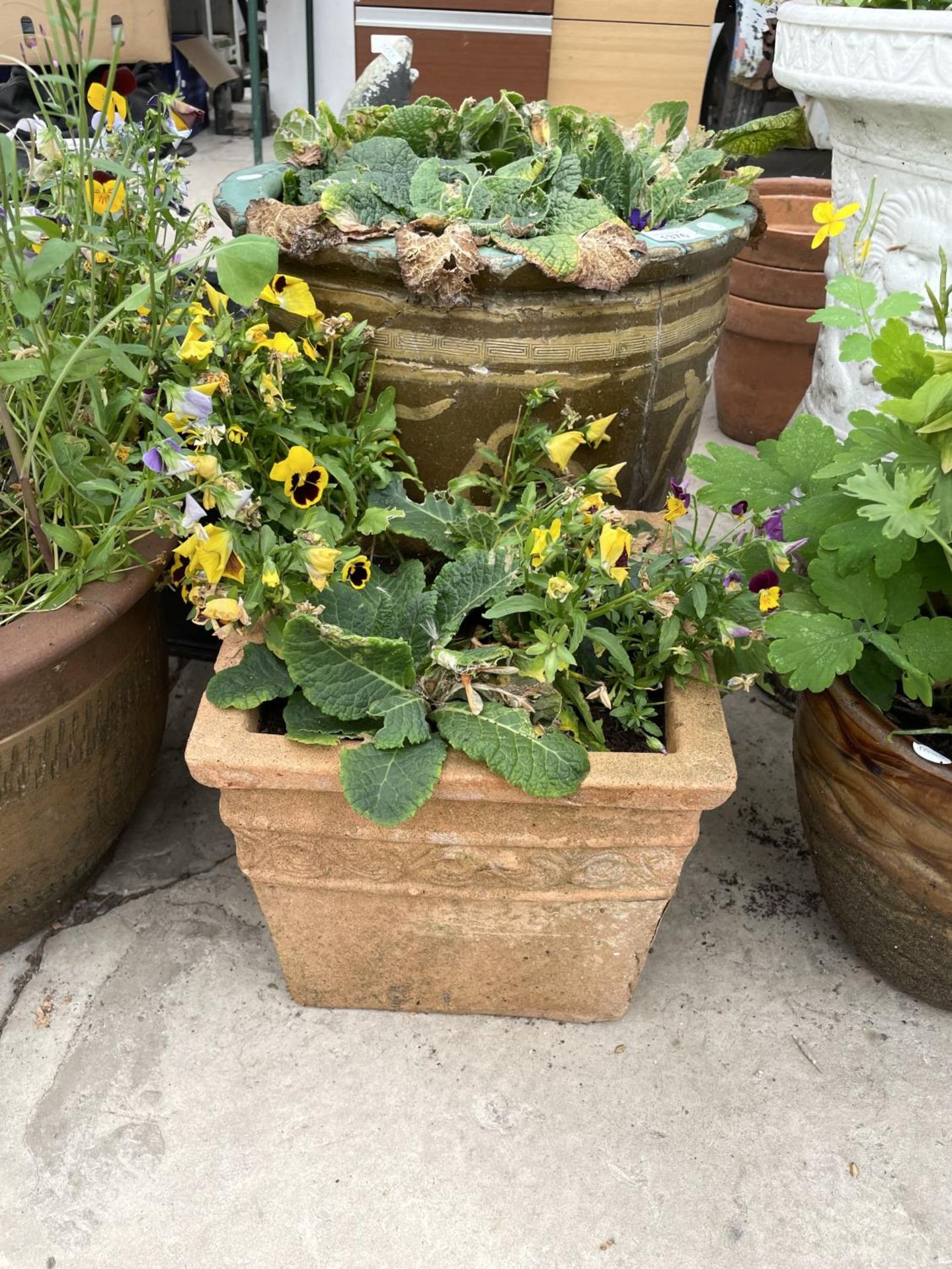 AN ASSORTMENT OF CERAMIC AND PLASTIC GARDEN PLANTERS - Image 3 of 4