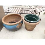 A LARGE CERAMIC PLANTER AND TWO FURTHER PLASTIC PLANT POTS
