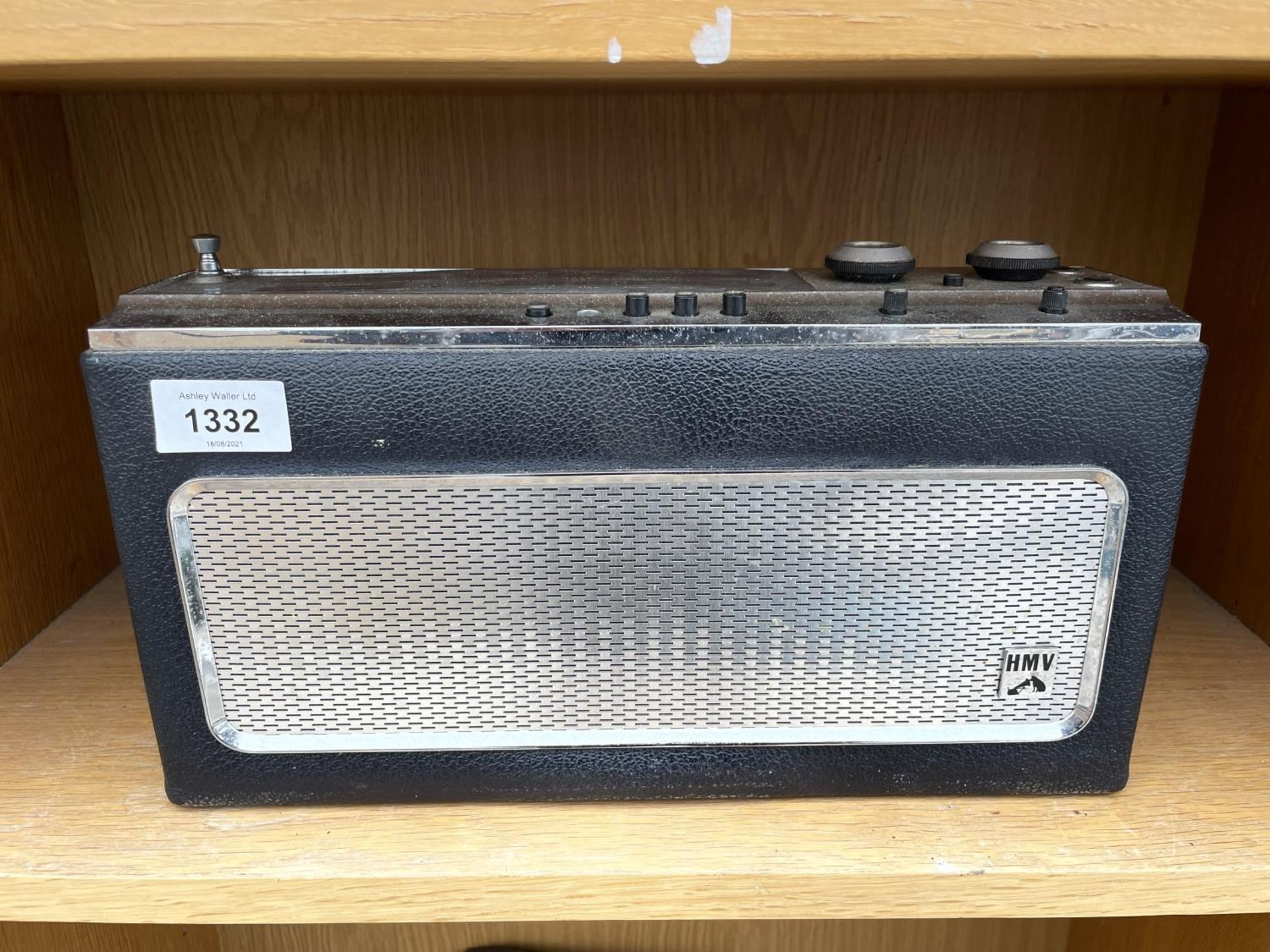 A RETRO/VINTAGE HMV RADIO