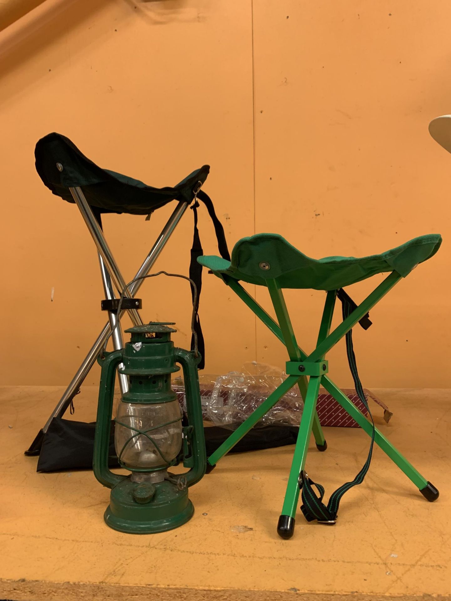 A CAMPING GROUP TO INCLUDE TWO FOLDING TRIPOD CHAIRS, VINTAGE PARAFFIN LAMP