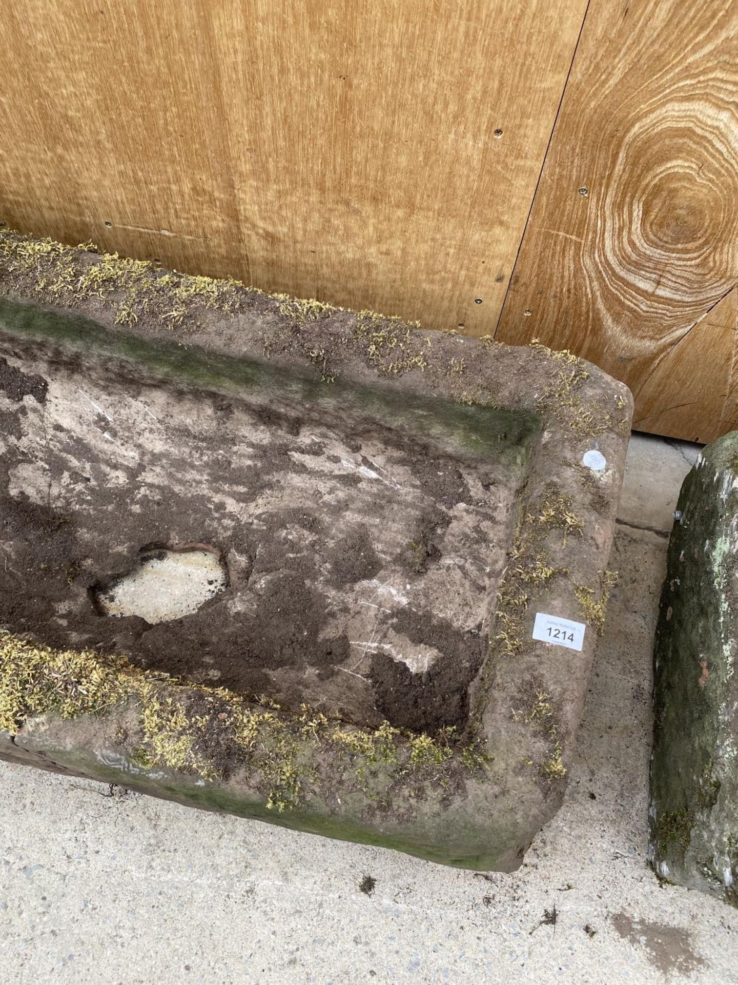 A VINTAGE STONE TROUGH/PLANTER (L:90CM W:45CM PLANT DEPTH:20CM) - Image 3 of 8