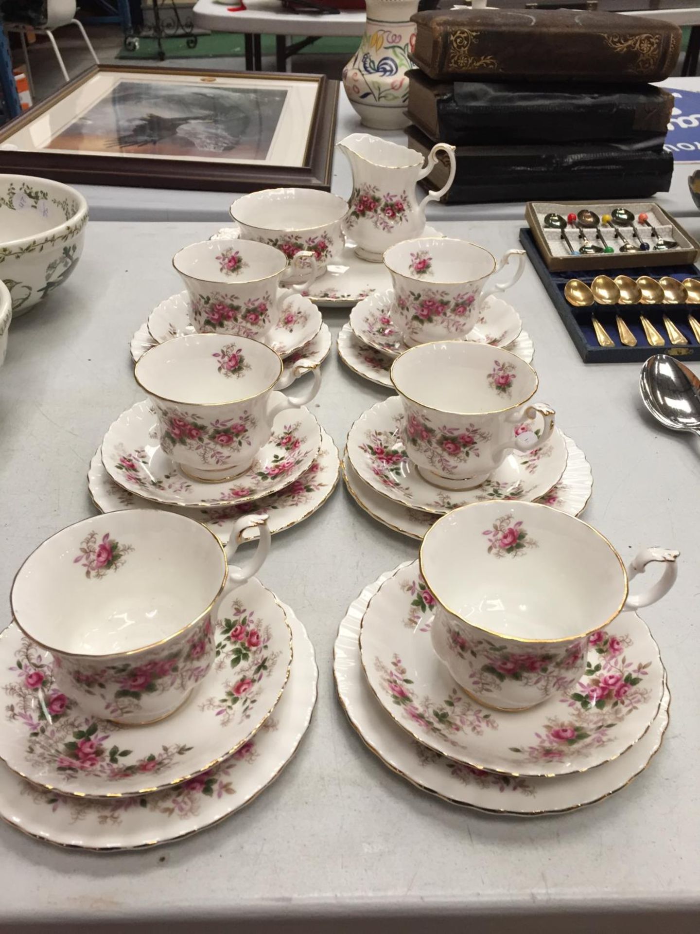 A COLLECTION OF ROYAL ALBERT CHINA "LAVENDER ROSE" TEA CUPS AND SAUCERS , SIDE PLATES, CAKE PLATE, - Image 2 of 3