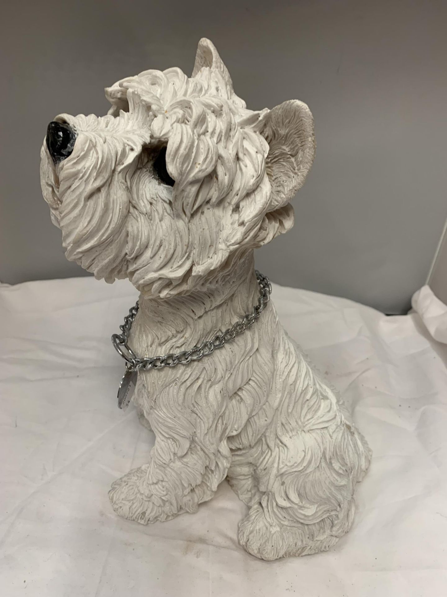 A LARGE CERAMIC WEST HIGHLAND TERRIER WITH A NECK CHAIN - Image 3 of 4