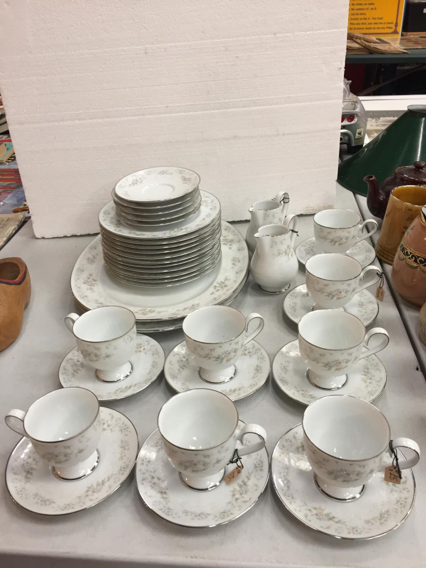 A COLLECTION OF NORITAKE IRELAND "PATTIENCE " TO INCLUDE EIGHT TEA CUPS AND SAUCERS, MILK JUGS ,