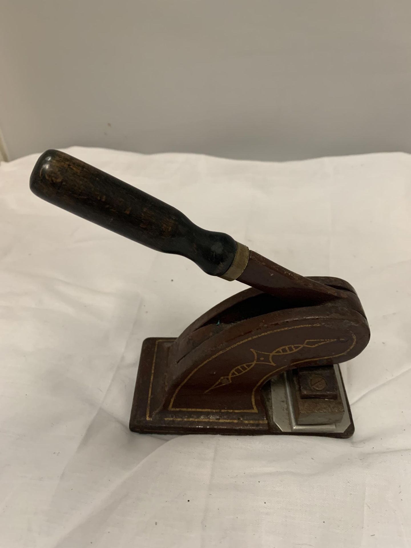 TWO VINTAGE CAST IRON DESKTOP LETTER PRESSES - Image 2 of 3