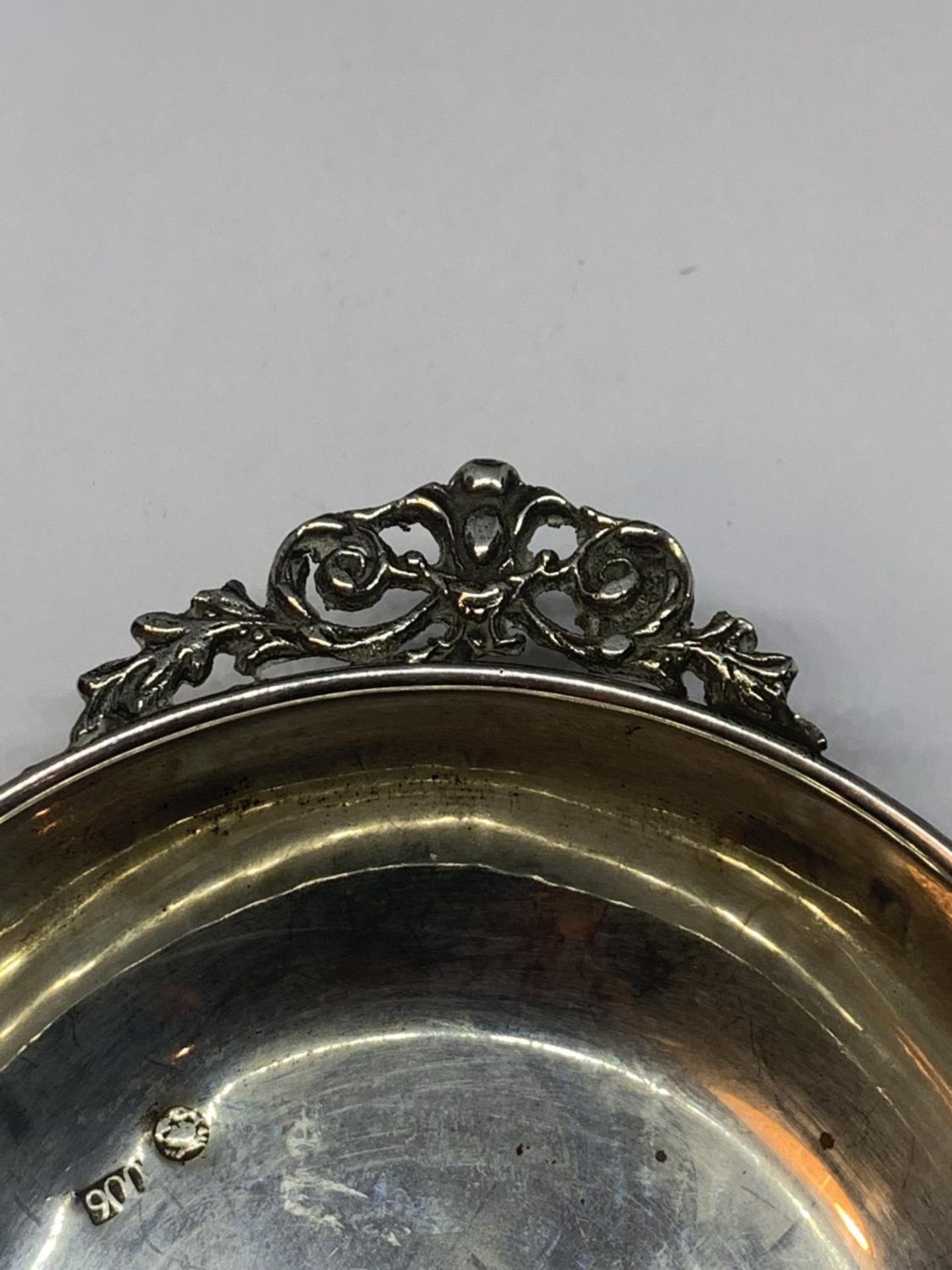 A SILVER SAMPLE BOWL - Image 4 of 4