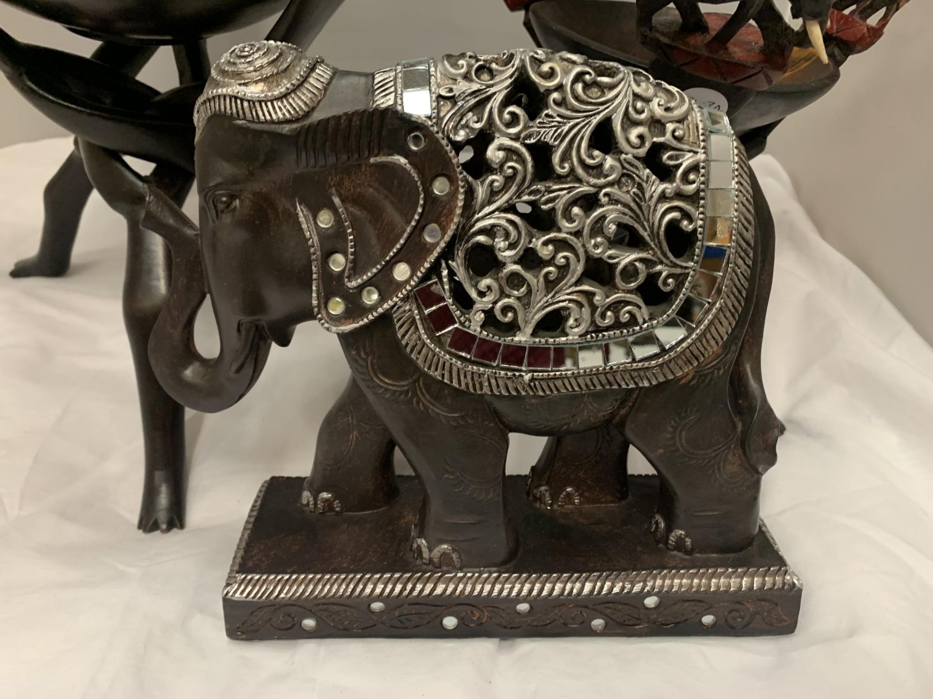 THREE ELEPHANT THEMED ITEMS TO INCLUDE TWO BOWLS ON TRIPOD LEGS AND A HIGHLY DECORATIVE WOODEN - Image 2 of 5