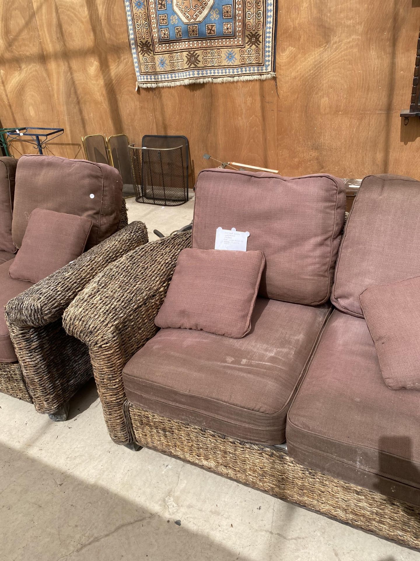 A PAIR OF OUTSIDE WICKER/RATTAN TWO SEATER SOFAS WITH WASHABLE CUSHION COVERS - Image 3 of 5