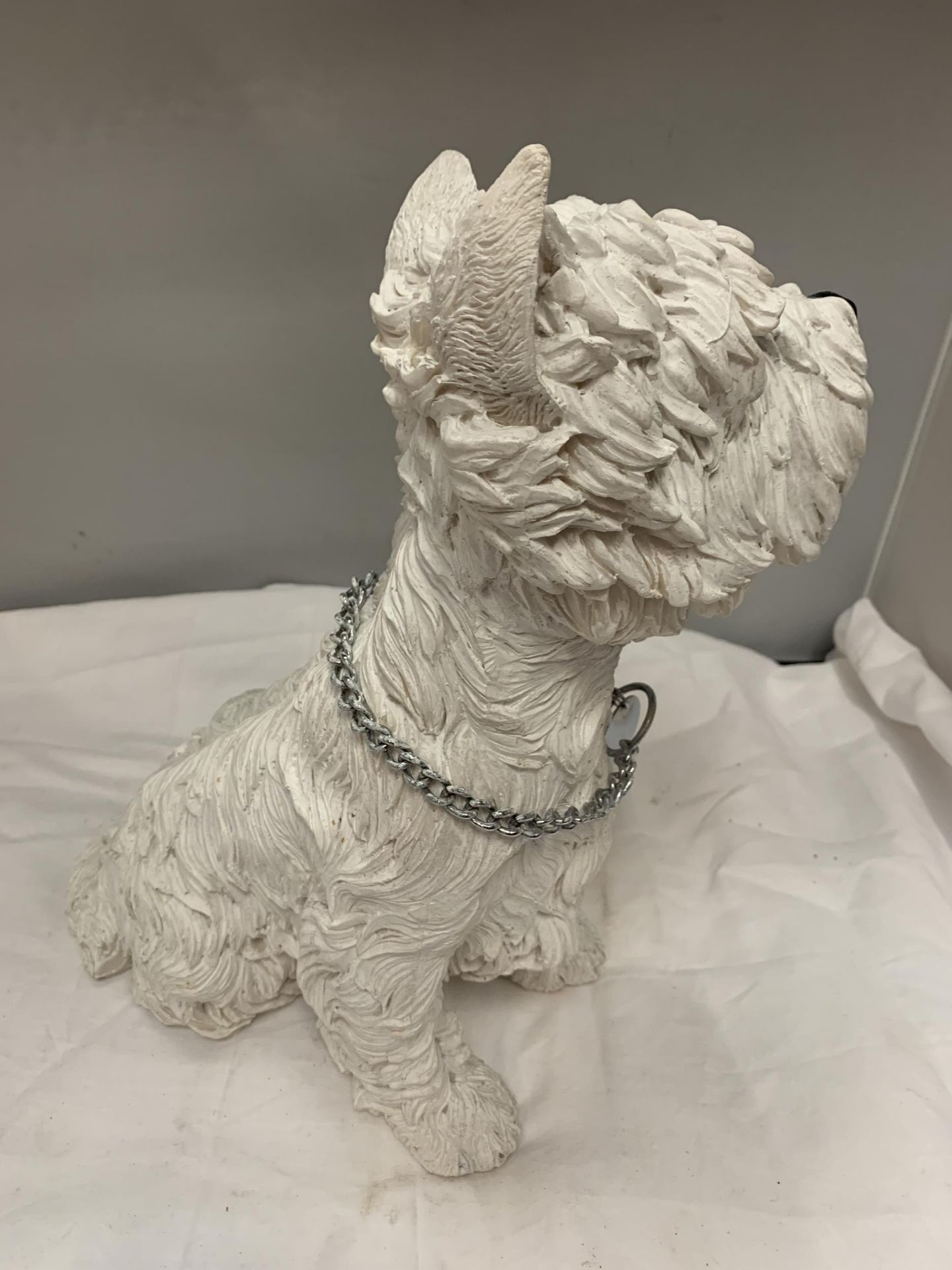 A LARGE CERAMIC WEST HIGHLAND TERRIER WITH A NECK CHAIN - Image 2 of 4