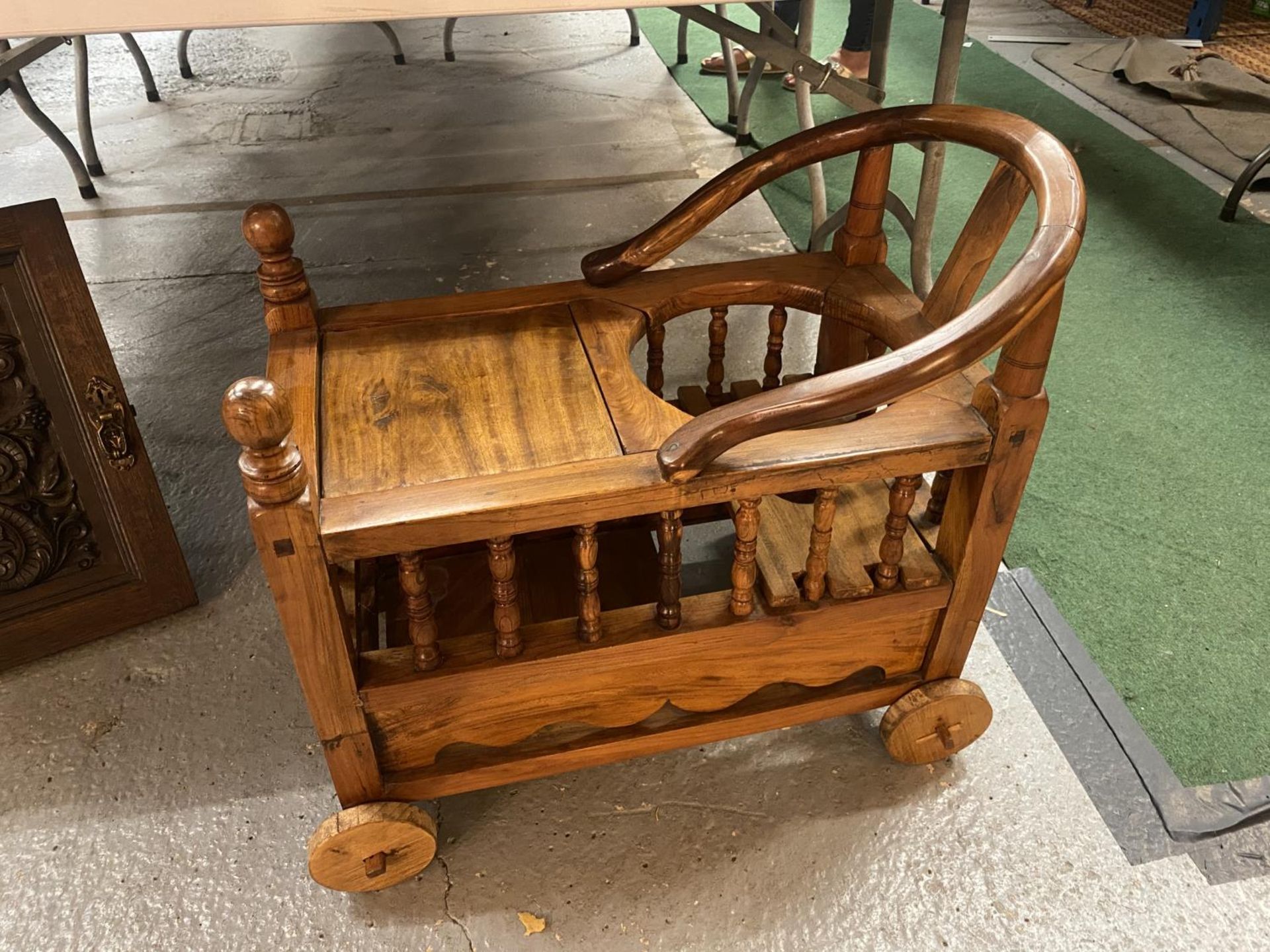 A EARLY MANCHURIAN HARDWOOD CHILD'S CHAIR - Image 2 of 4