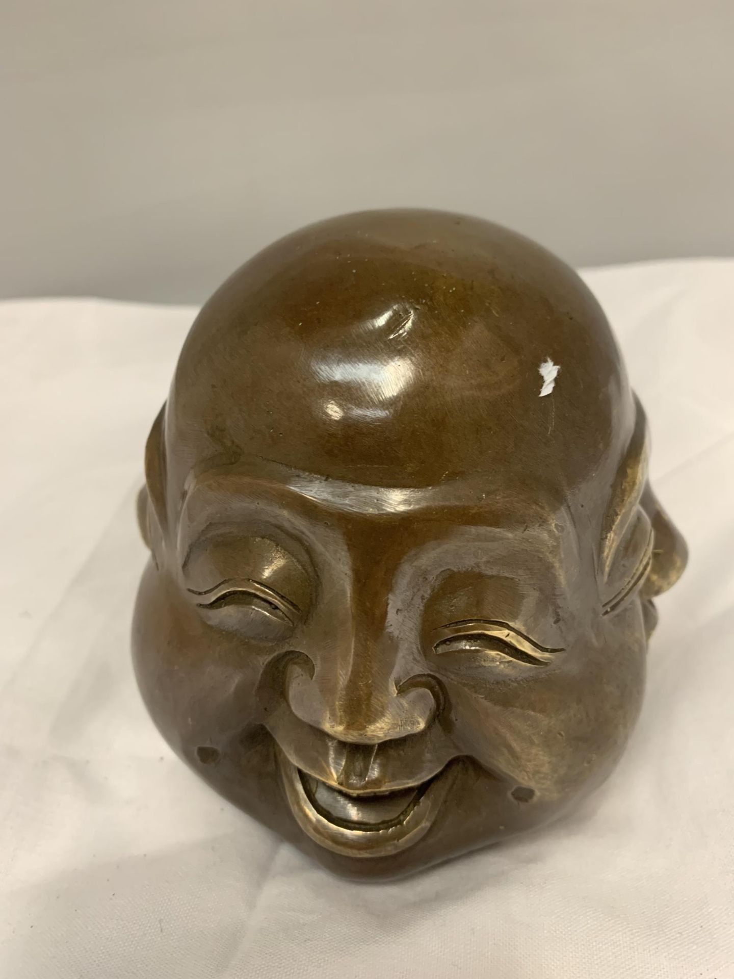 A BRASS FOUR FACED BUDDHA, HEIGHT 12CM - Image 2 of 4