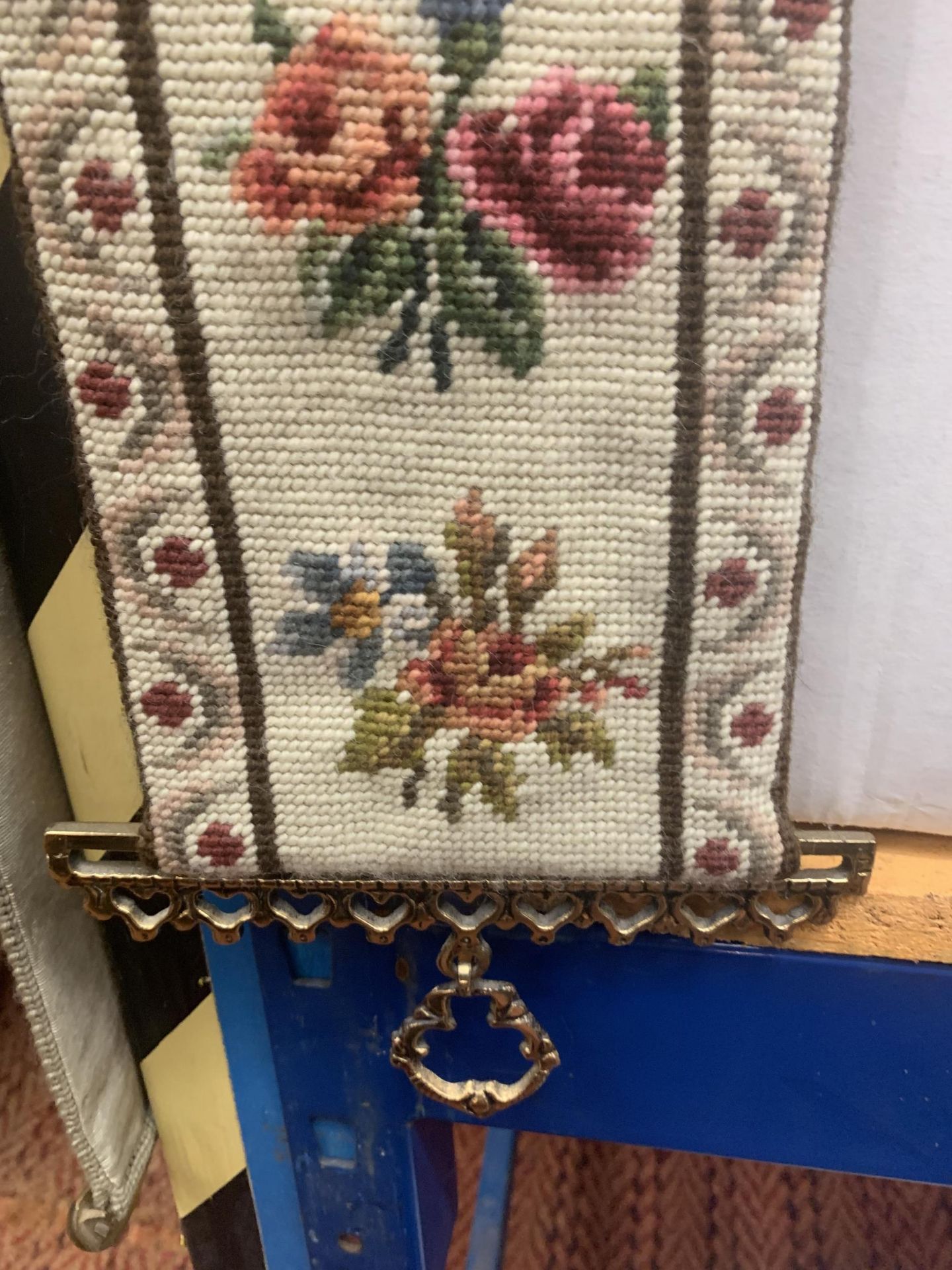 A VINTAGE TAPESTRY BELL PULL - Image 3 of 3