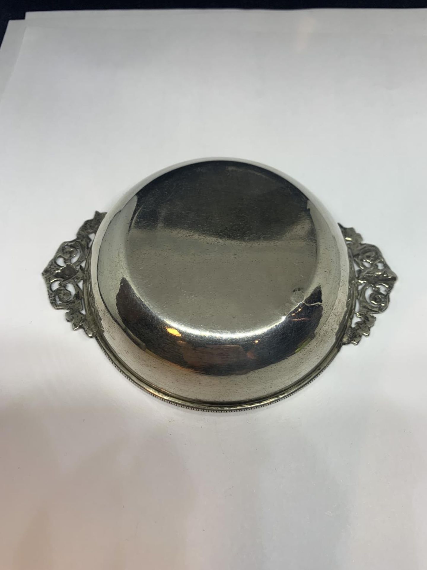 A SILVER SAMPLE BOWL - Image 2 of 4