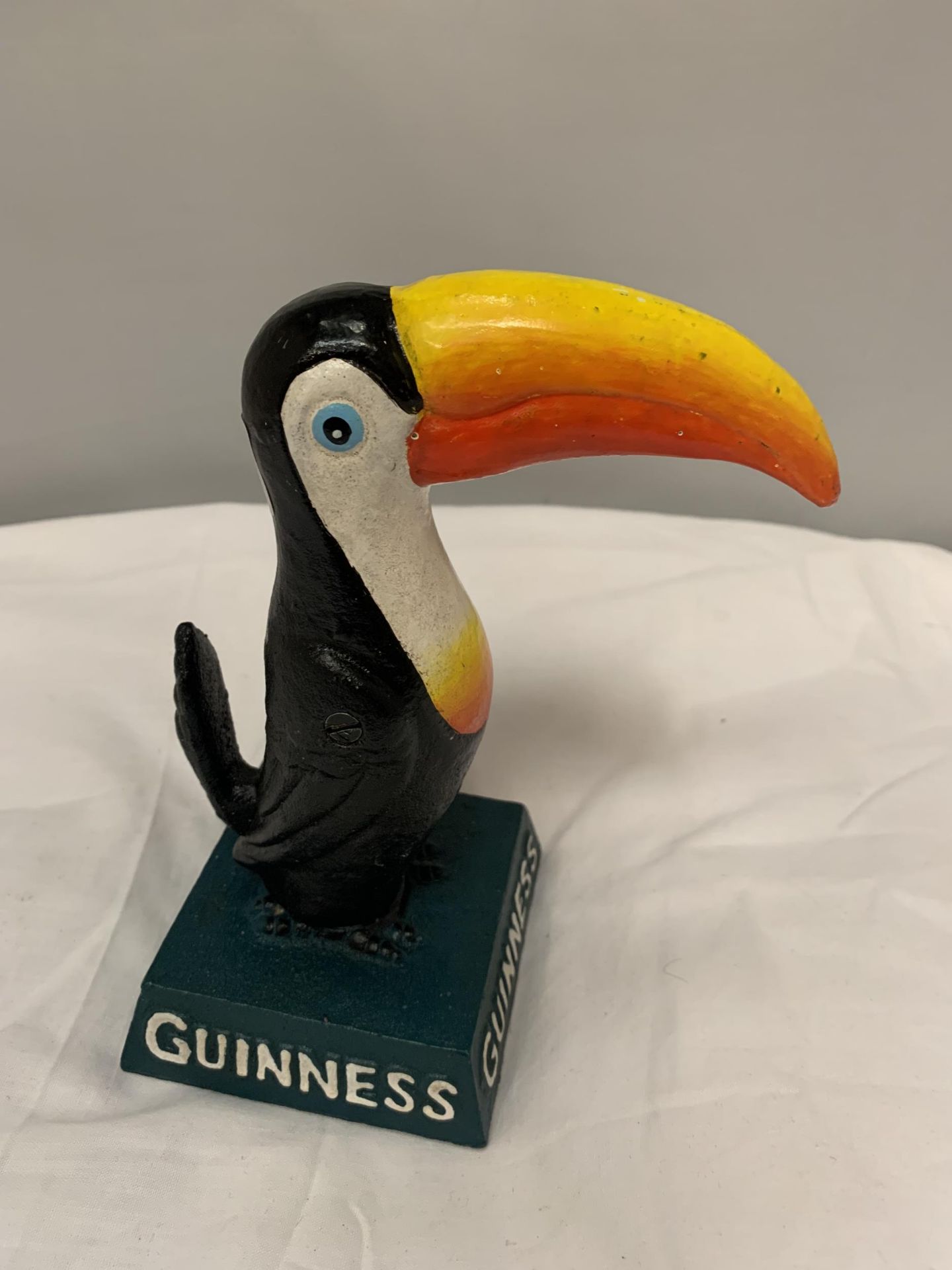 A CAST GUINNESS TOUCAN, HEIGHT 18CM - Image 3 of 4