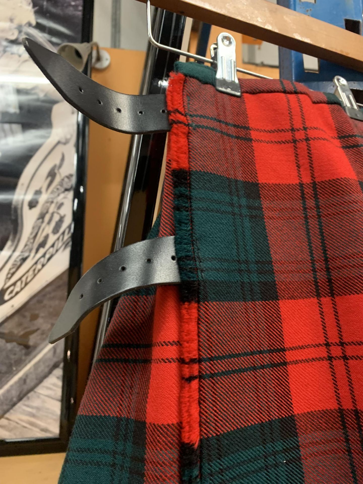 A NEW HEAVY KILT - Image 3 of 3