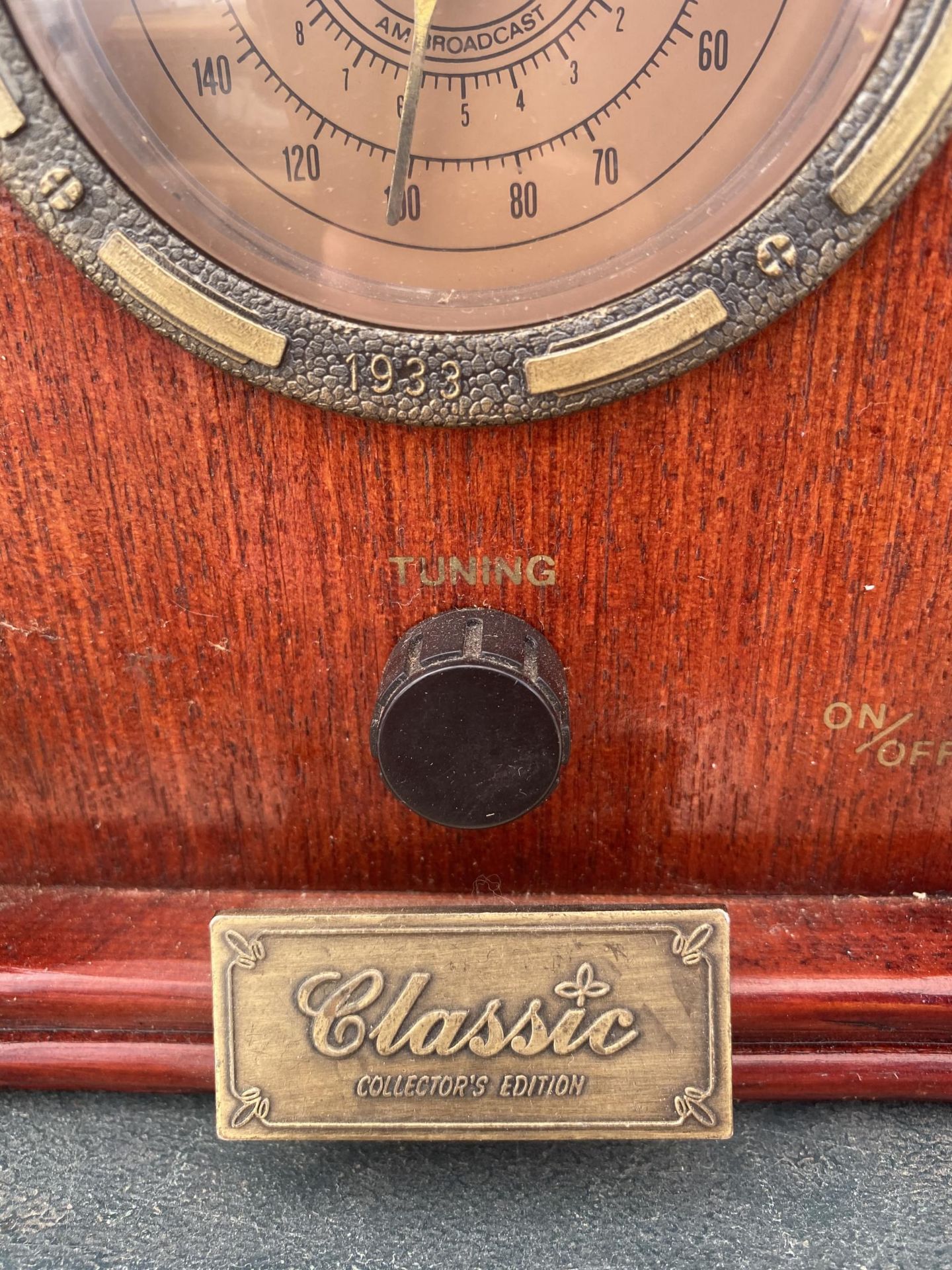 A CLASSIC COLLECTORS EDITION FM RADIO - Image 2 of 3