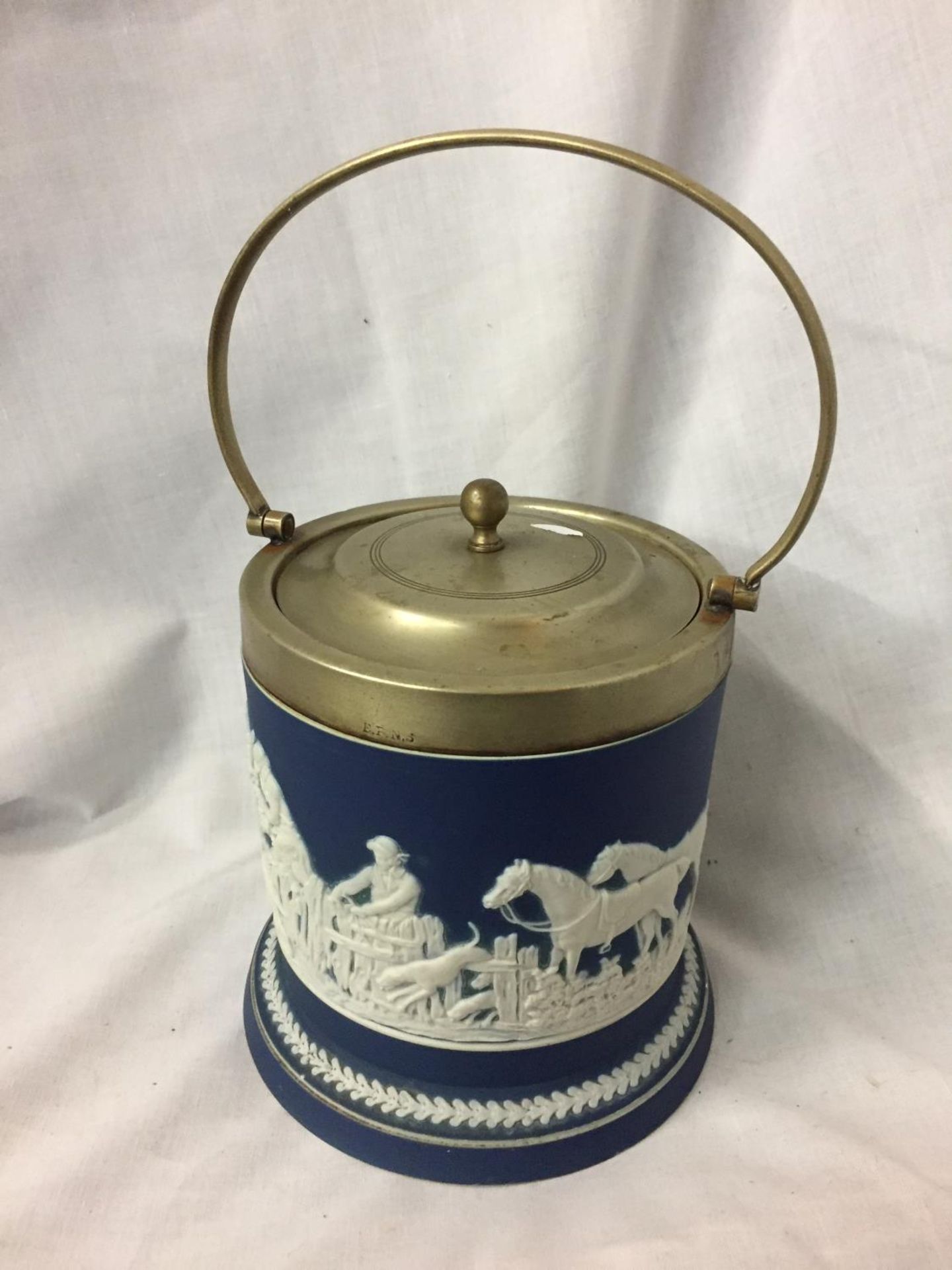 A WEDGEWOOD JASPERWARE BISCUIT BARREL