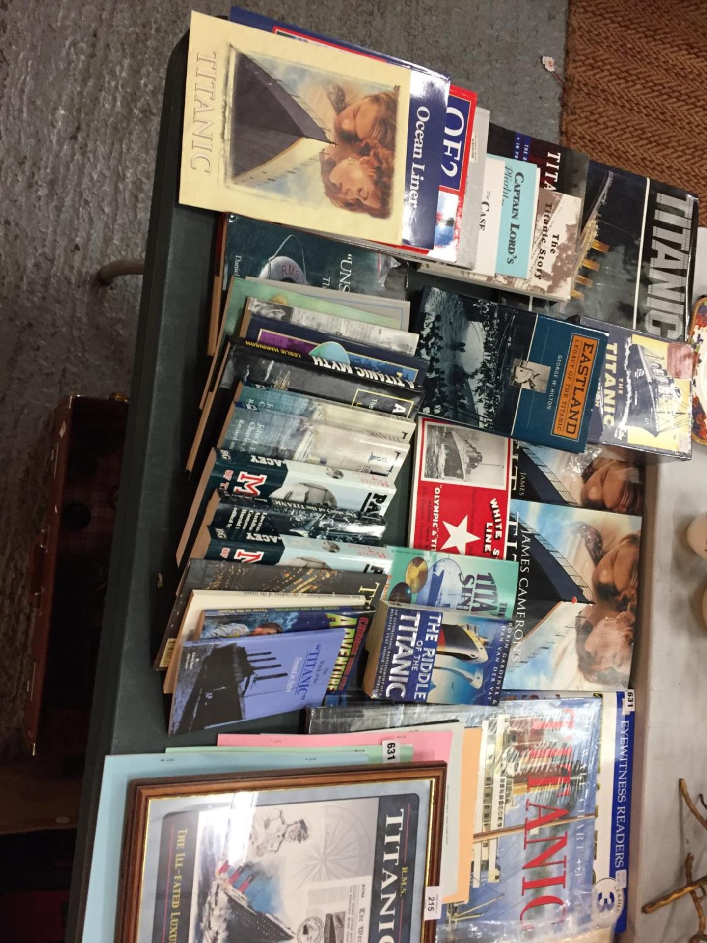 A VERY LARGE COLLECTION OF TITANIC MEMORABILLA TO INCLUDE THREE BOXED TITANIC MODELS , VARIOUS BOOKS - Image 2 of 7