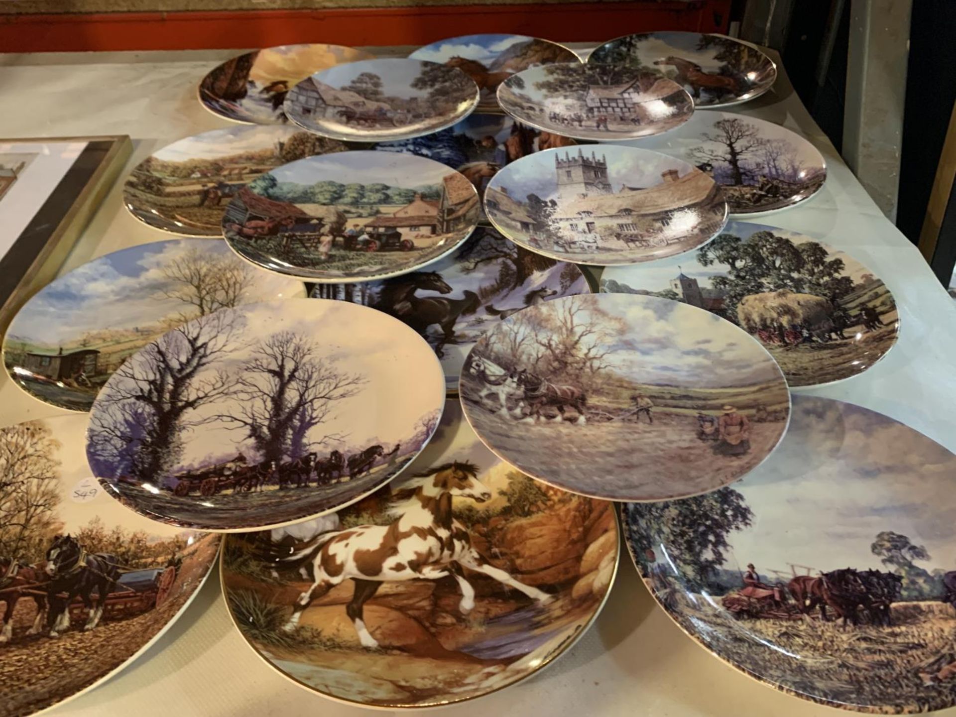 EIGHTEEN HORSE AND COUNTRY SCENE COLLECTORS PLATES