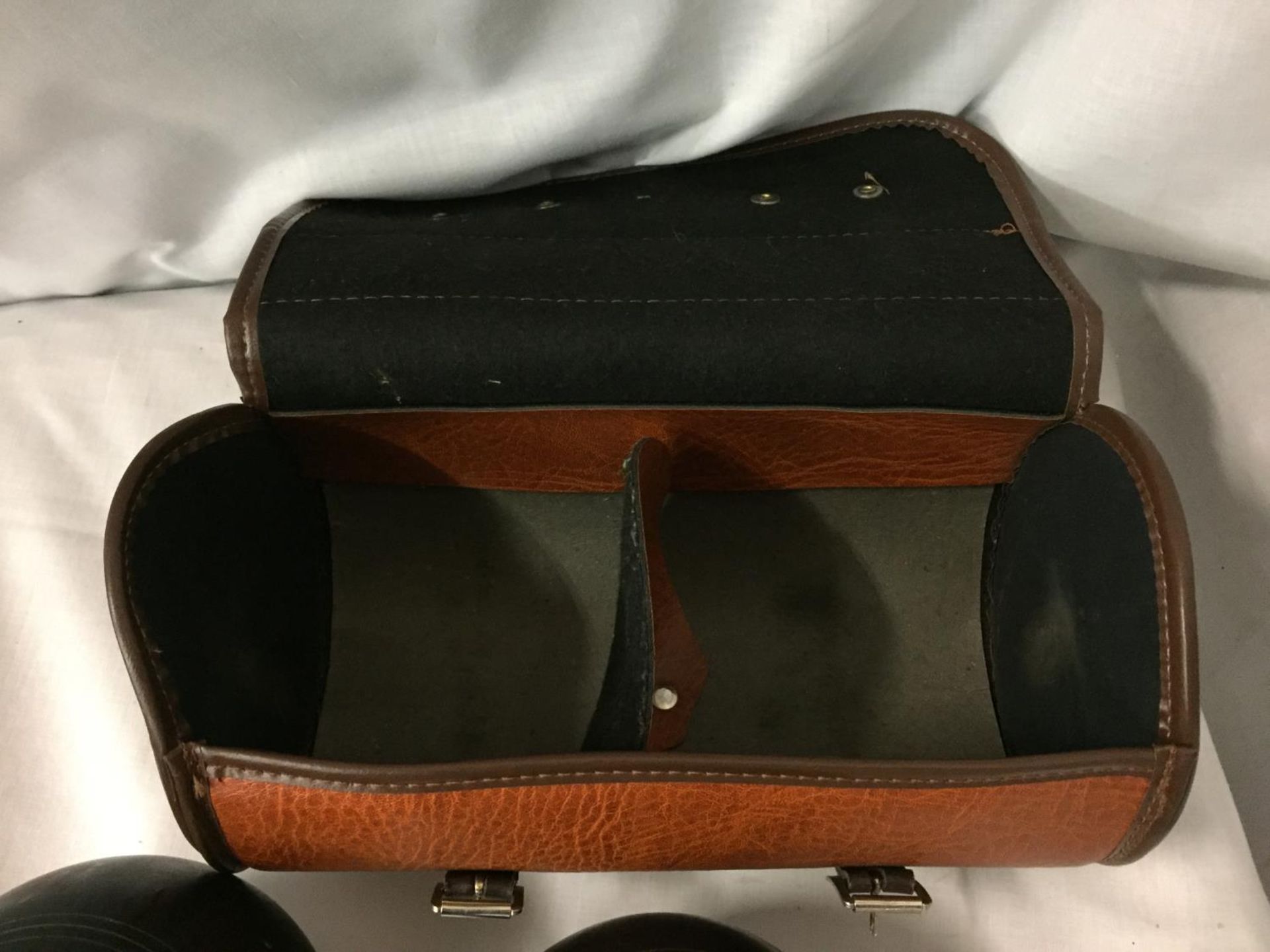 A PAIR OF TAYLOR TRIPLE CROWN BOWLS IN CARRYING CASE - Image 4 of 5