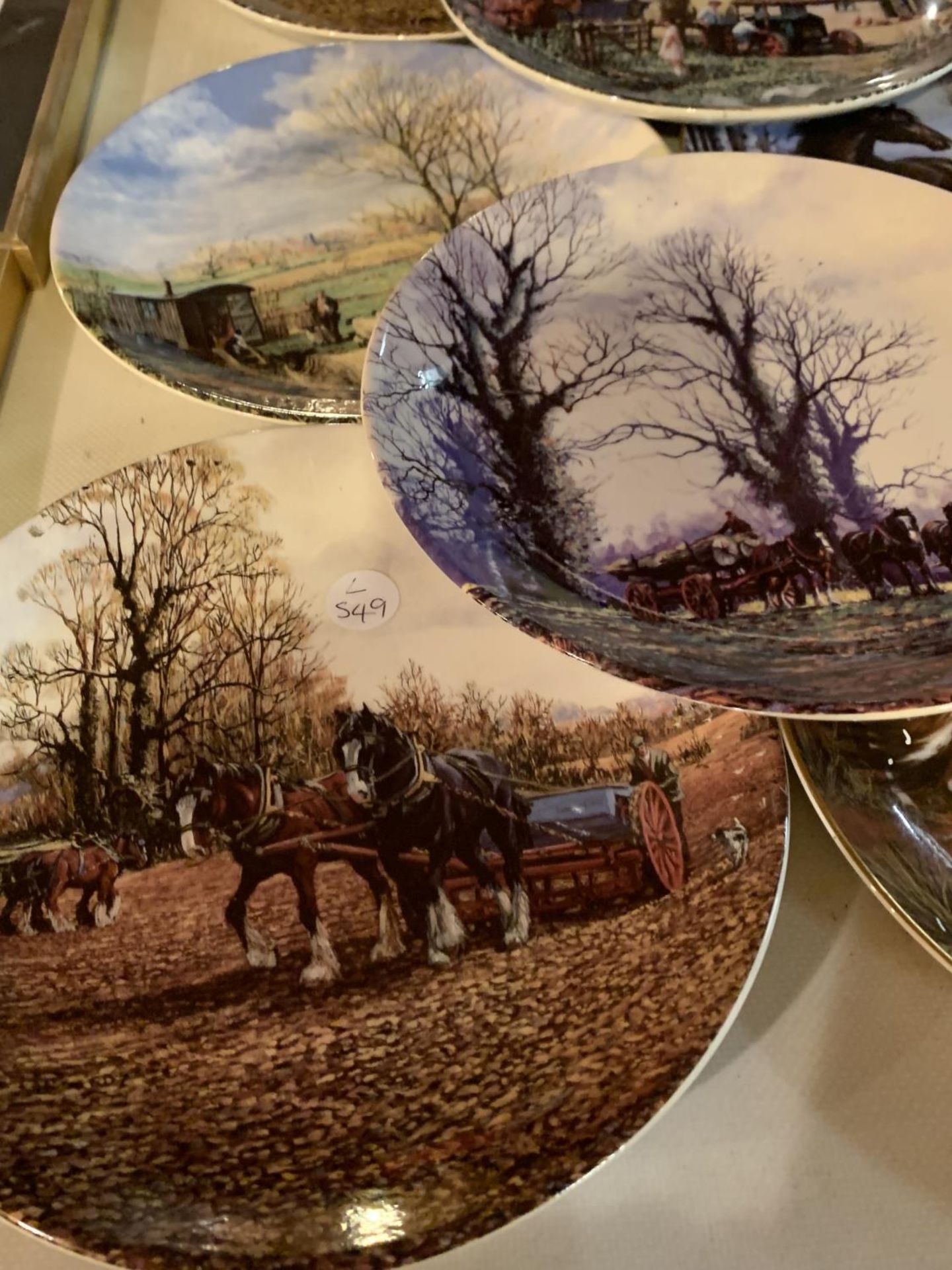 EIGHTEEN HORSE AND COUNTRY SCENE COLLECTORS PLATES - Image 2 of 5