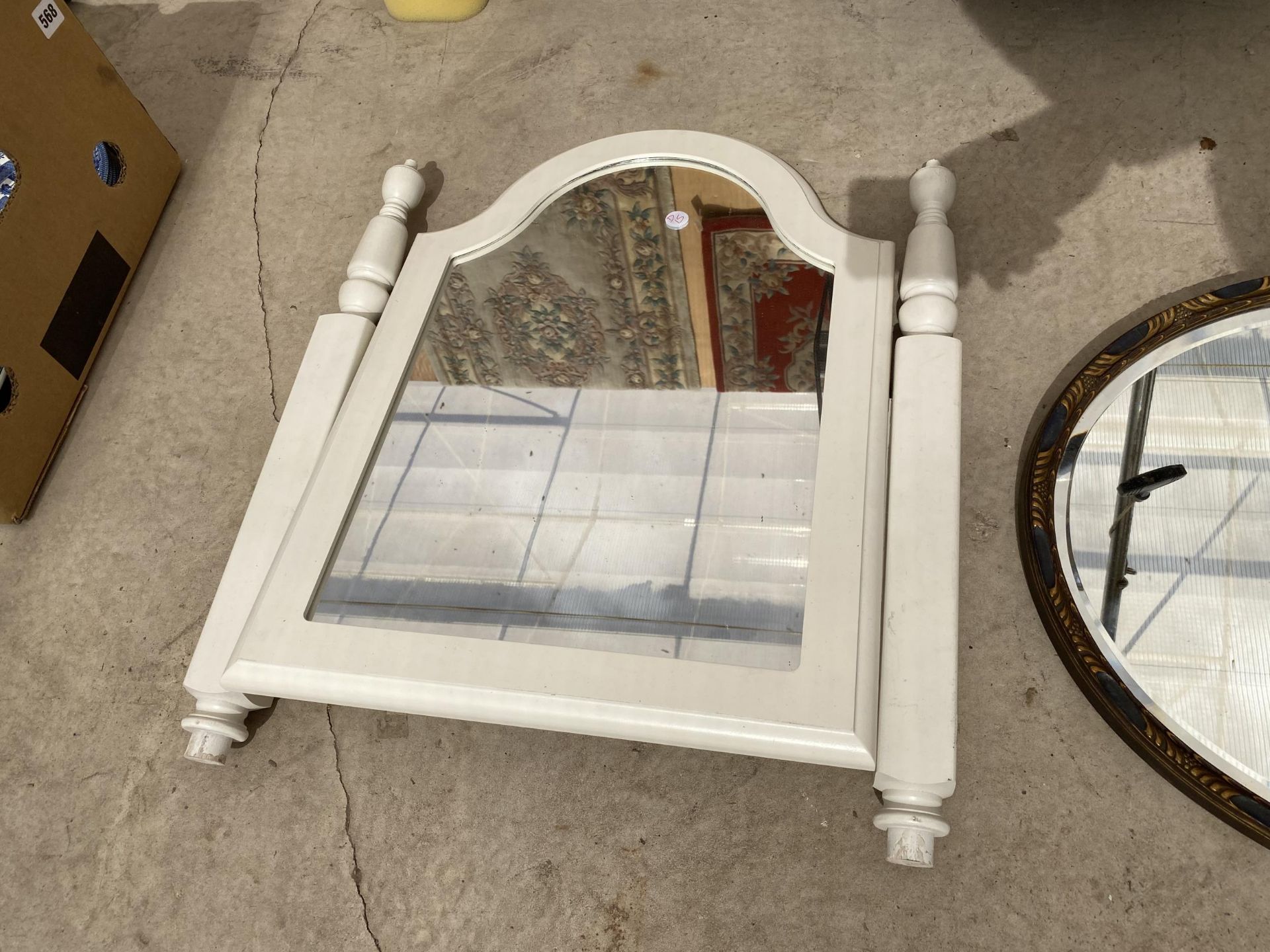 A WHITE DRESSING TABLE MIRROR AND A FURTHER DECORATIVE FRAMED MIRROR - Image 3 of 3