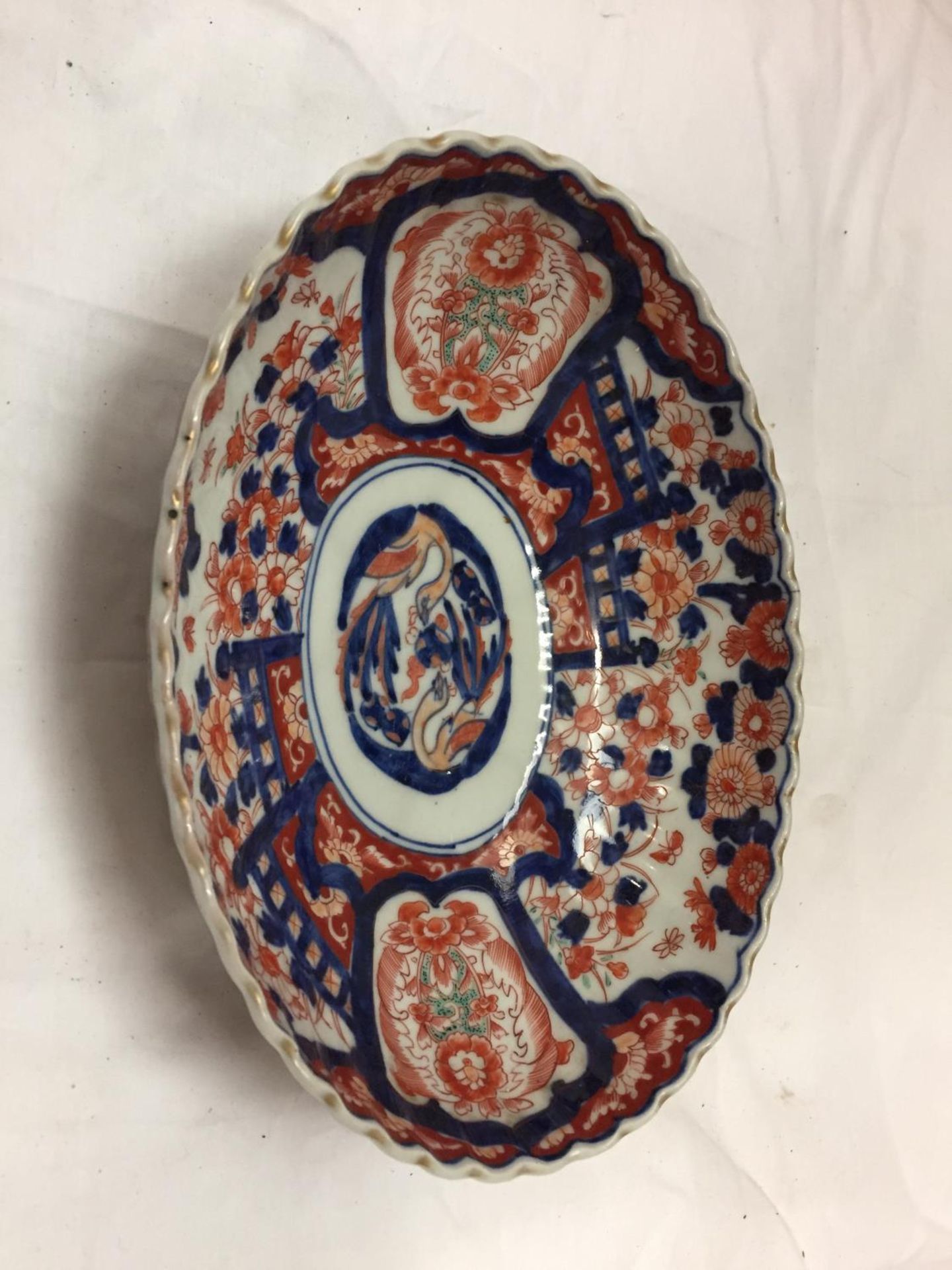 A 19TH CENTURY JAPANESE IMARI PORCELAIN BOWL