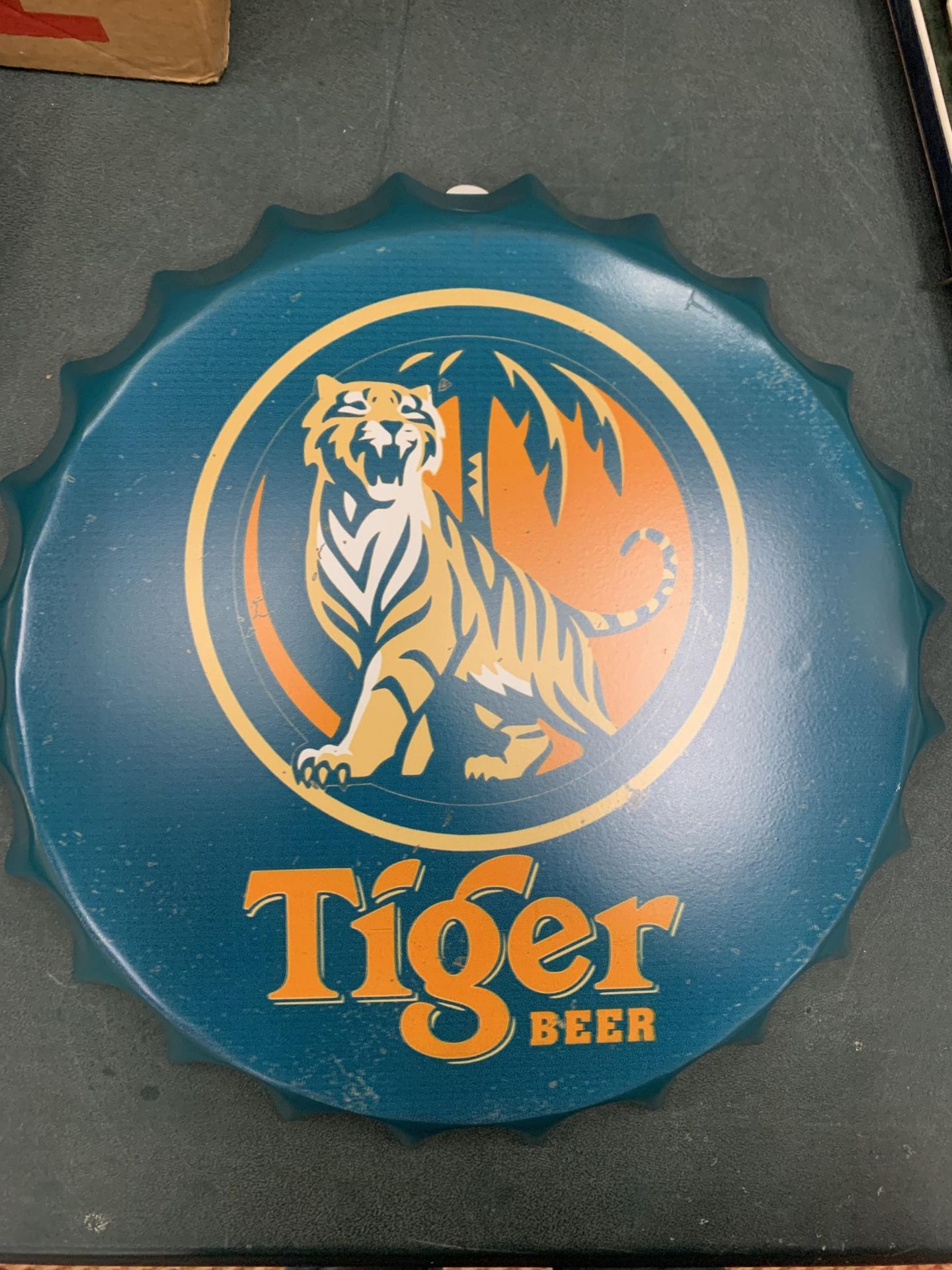A RETRO TIGER HANGING WALL BOTTLE TOP DISPLAY SIGN 35CM
