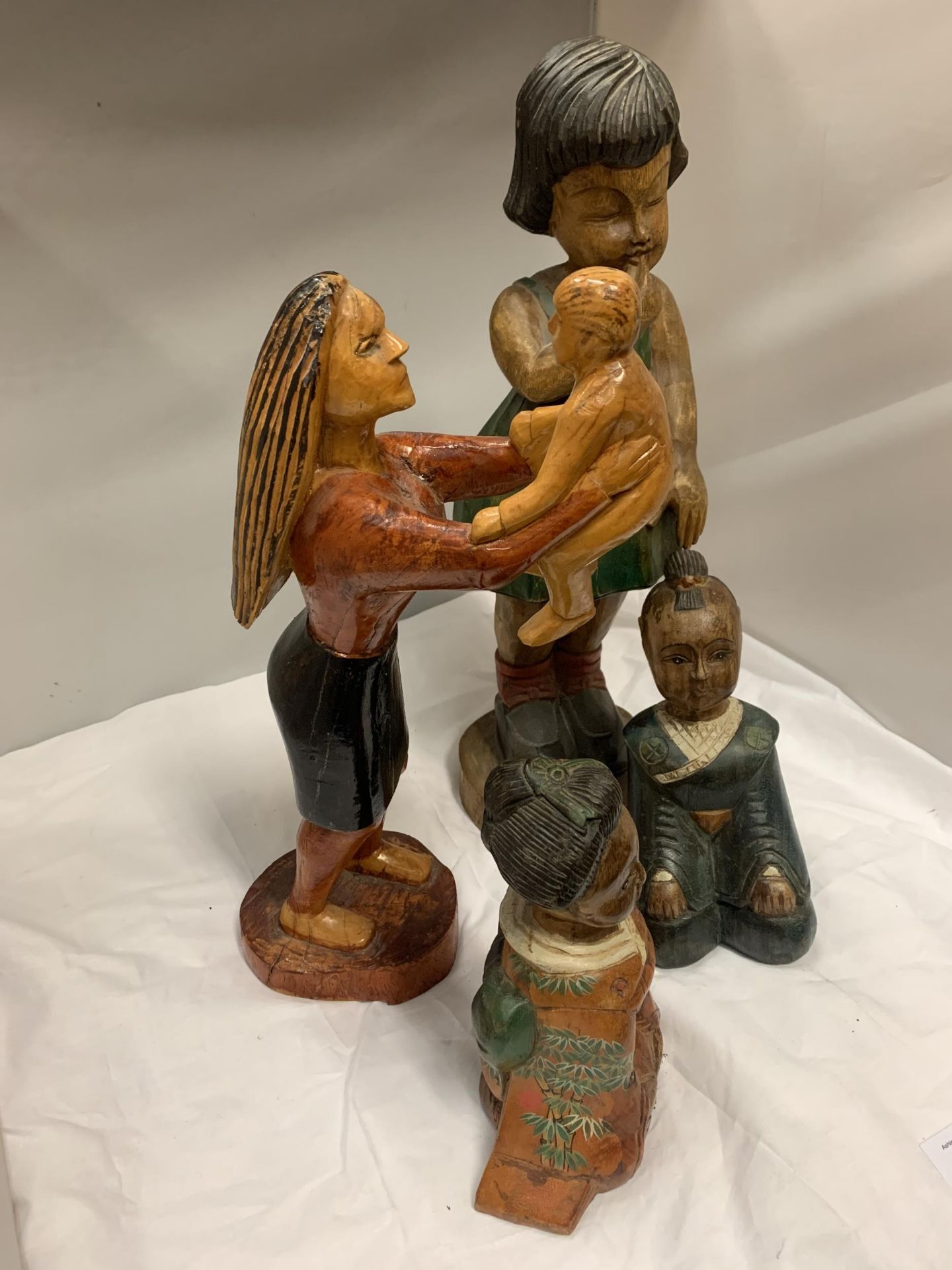 A COLLECTION OF FOUR WOODEN CARVED FIGURES - Image 3 of 3