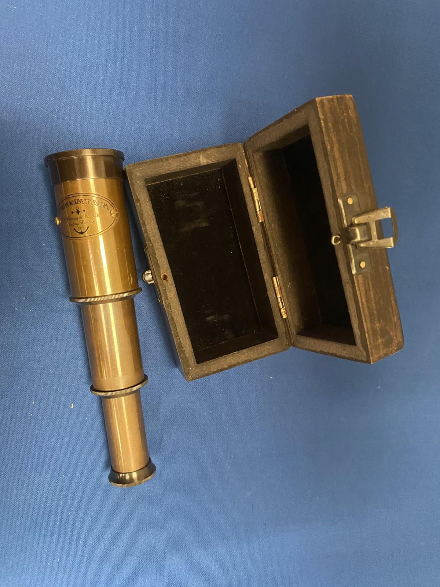 A BOXED VICTORIAN STYLE MARINE TELESCOPE - Image 2 of 4