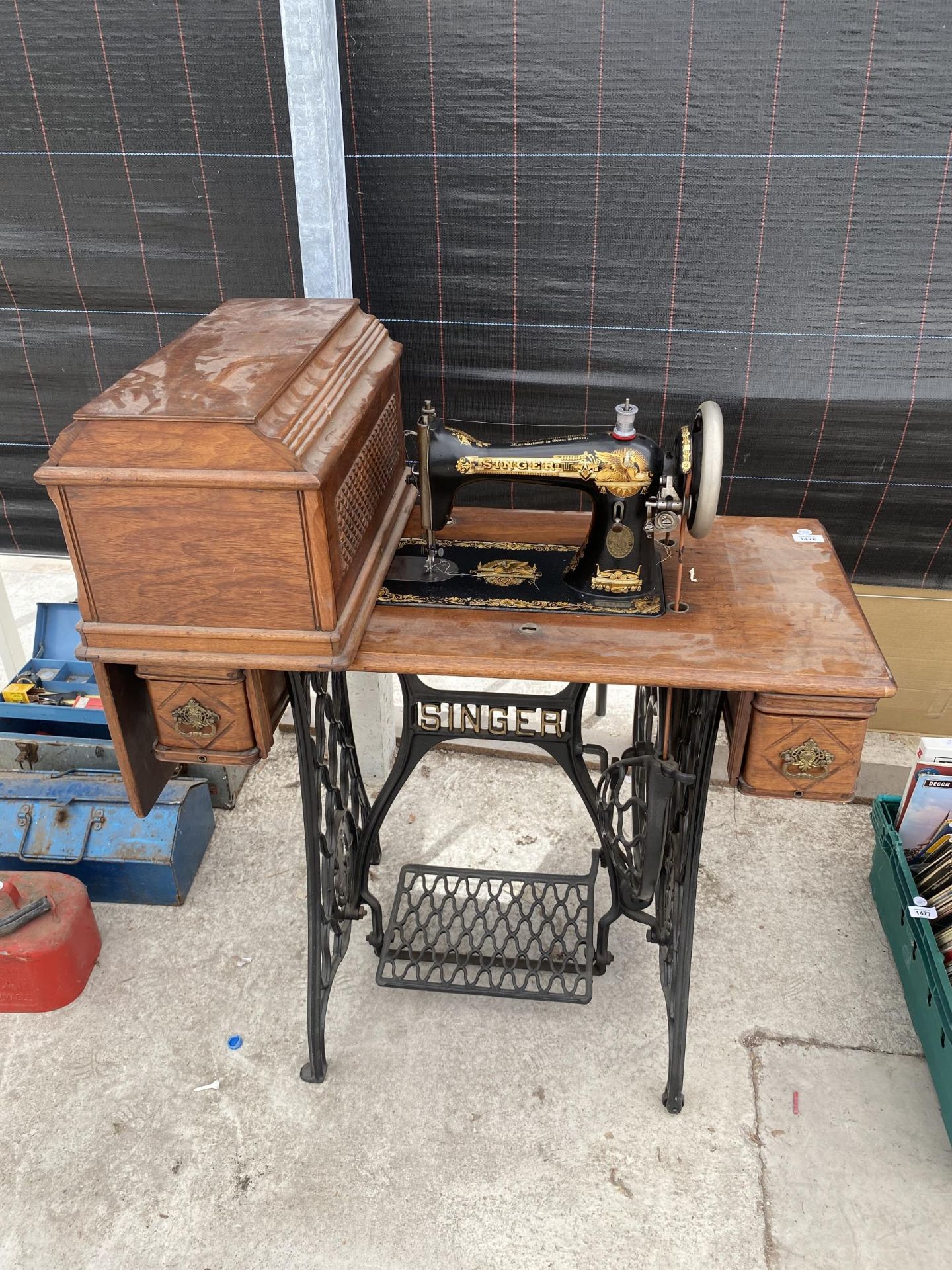 A SINGER TREADLE SEWING MACHINE WITH SEWING CONTENTS TO DRAWERS